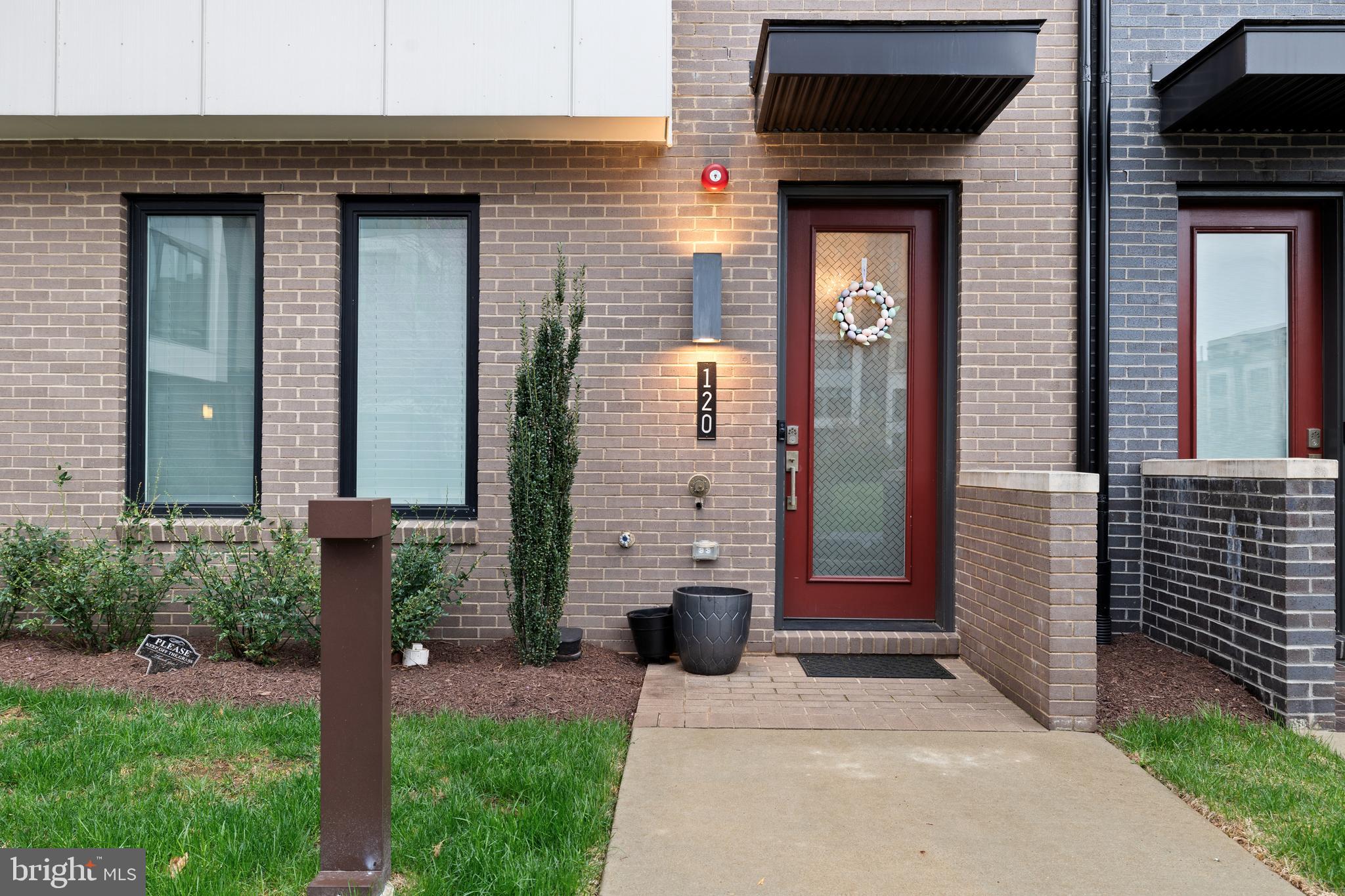 EISENHOWER SQUARE - Residential Lease