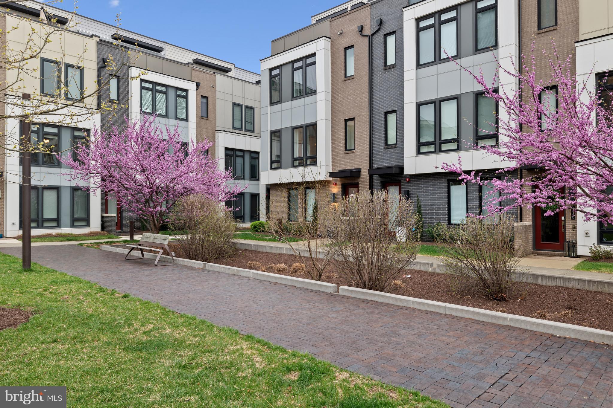 EISENHOWER SQUARE - Residential Lease