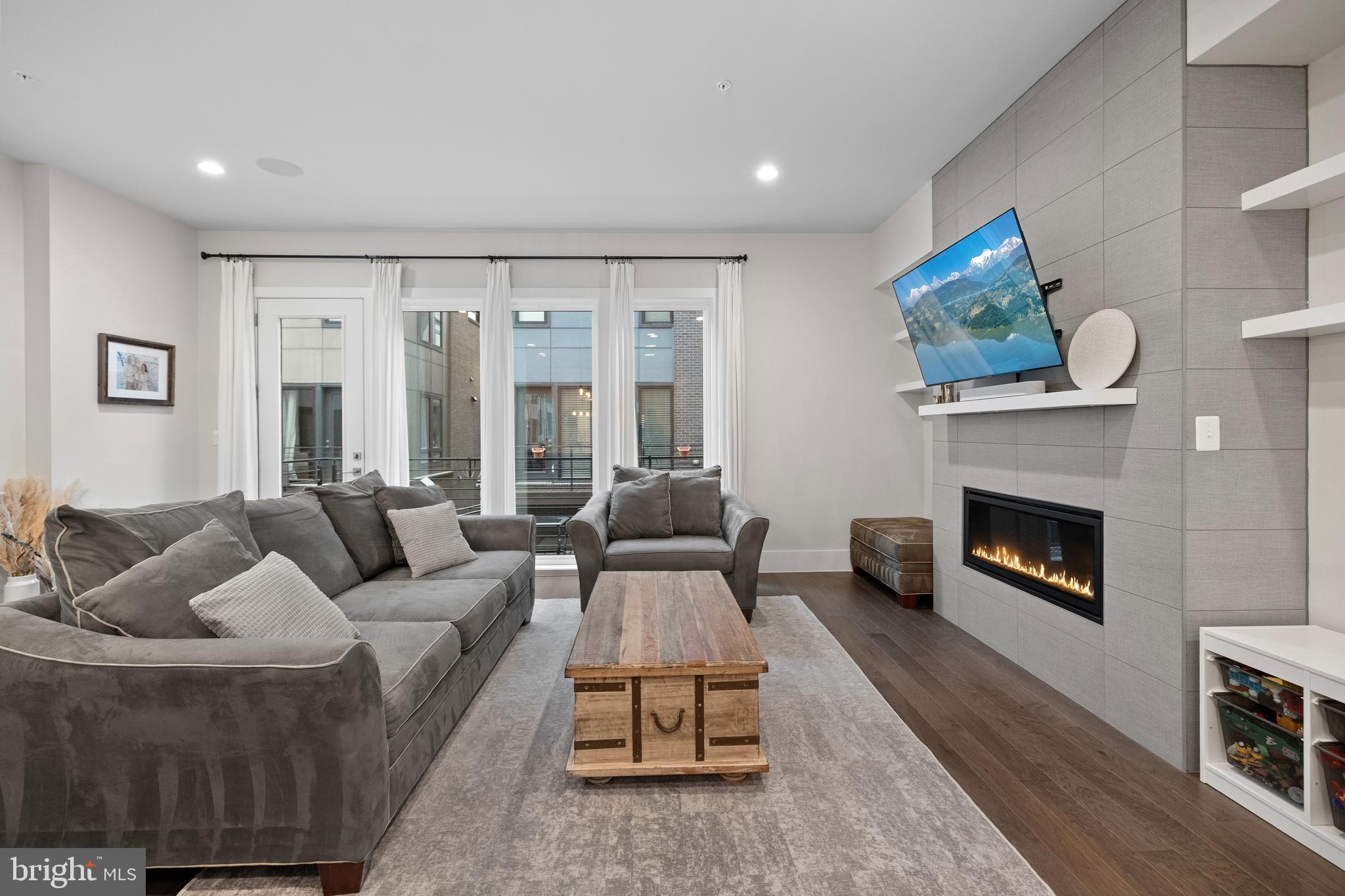 EISENHOWER SQUARE - Residential Lease