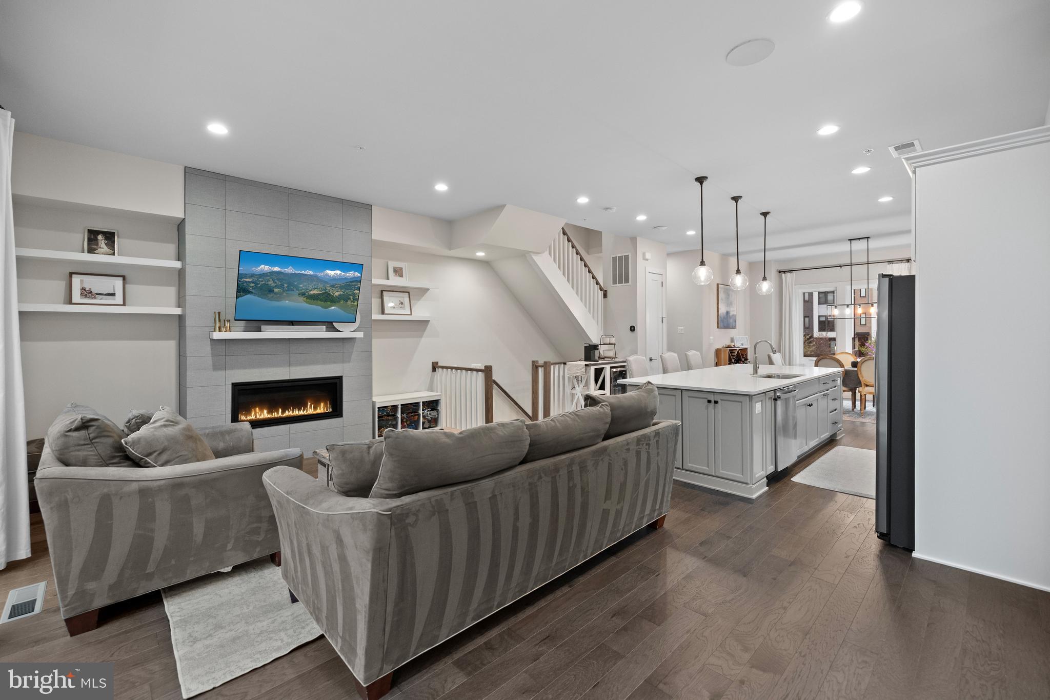 EISENHOWER SQUARE - Residential Lease