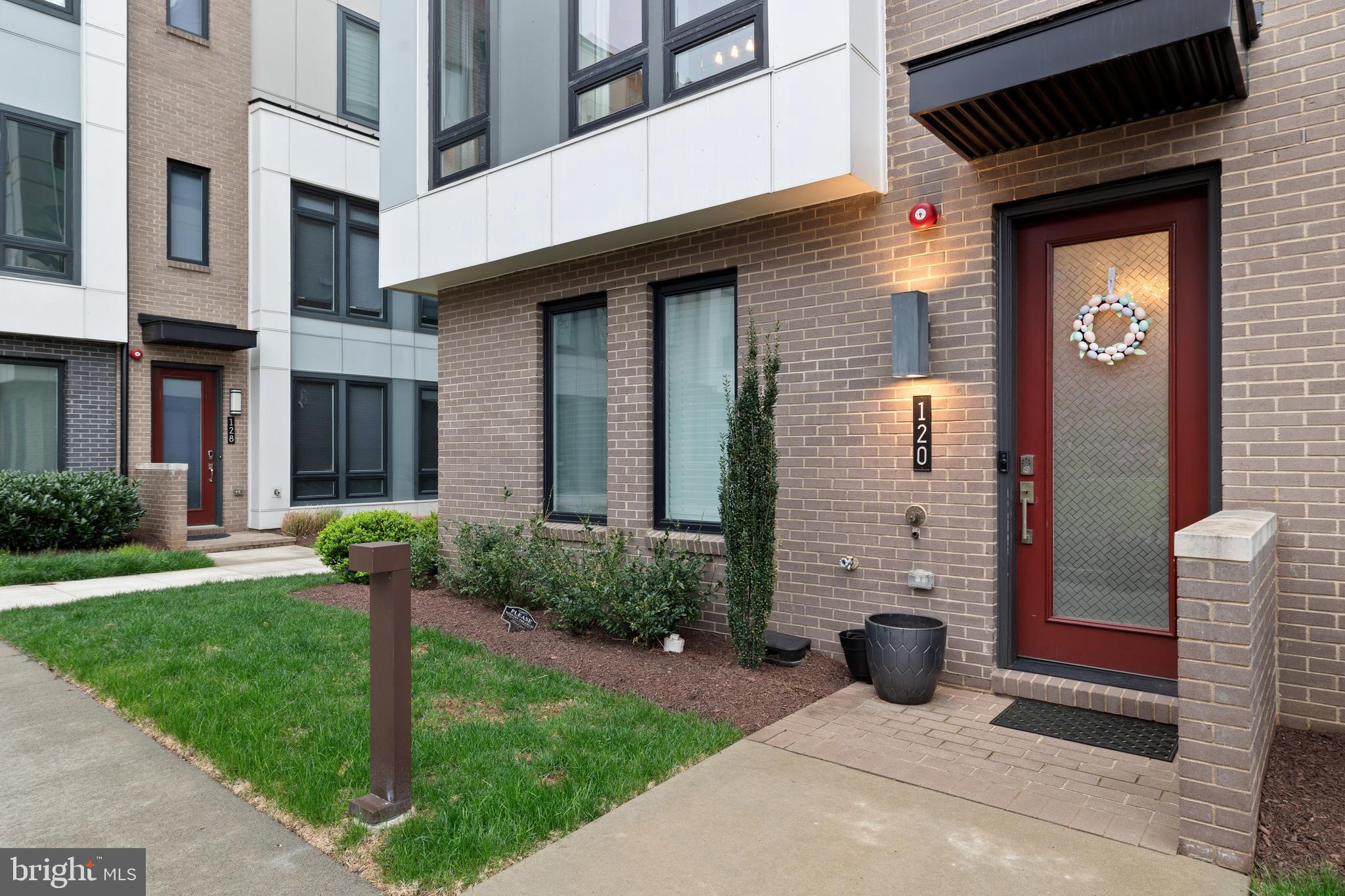 EISENHOWER SQUARE - Residential Lease