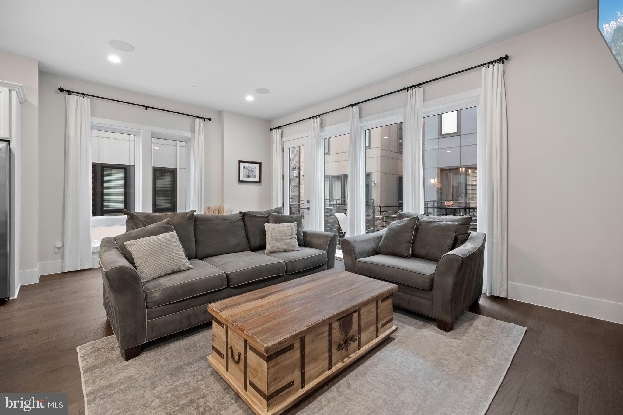 EISENHOWER SQUARE - Residential Lease