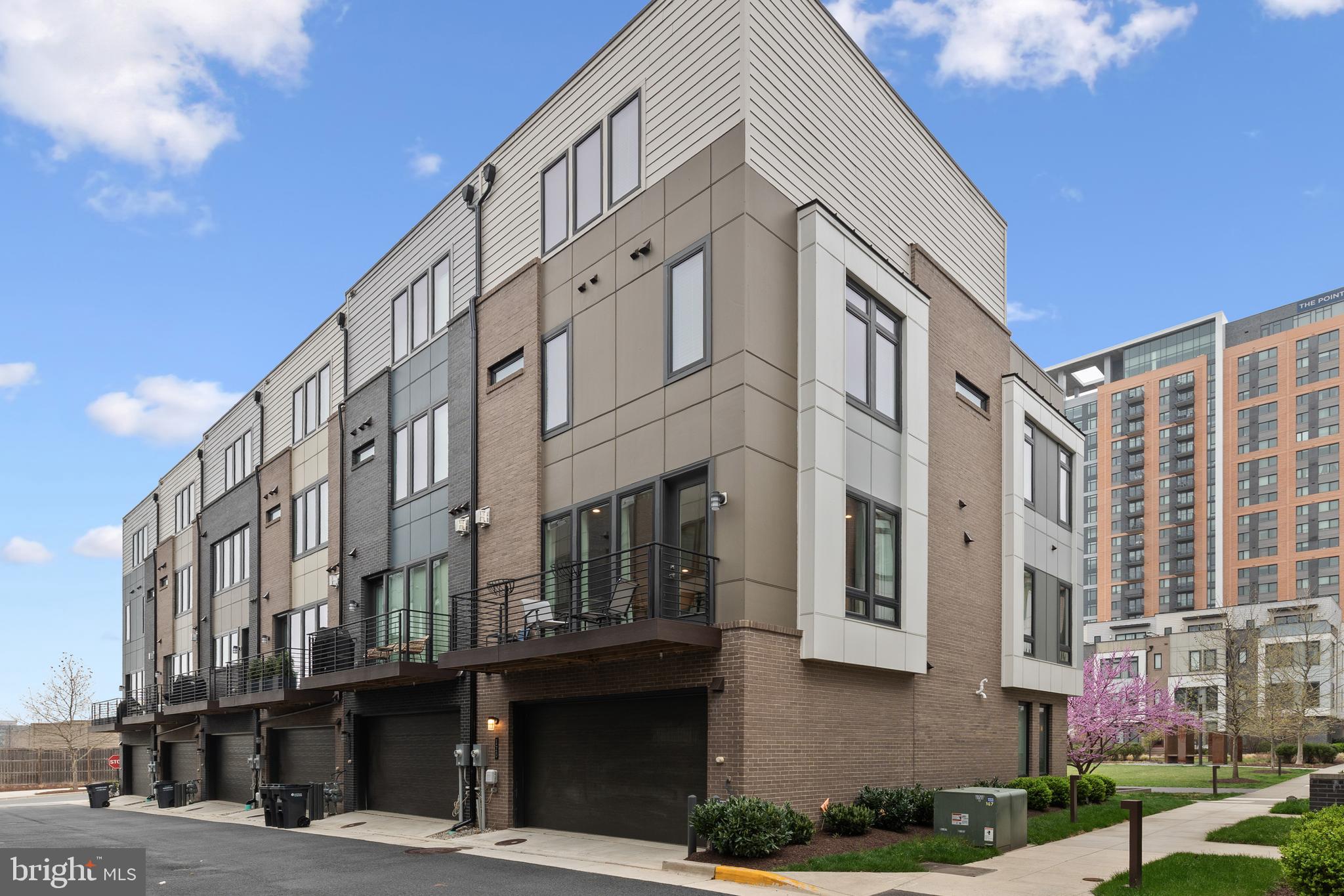 EISENHOWER SQUARE - Residential Lease