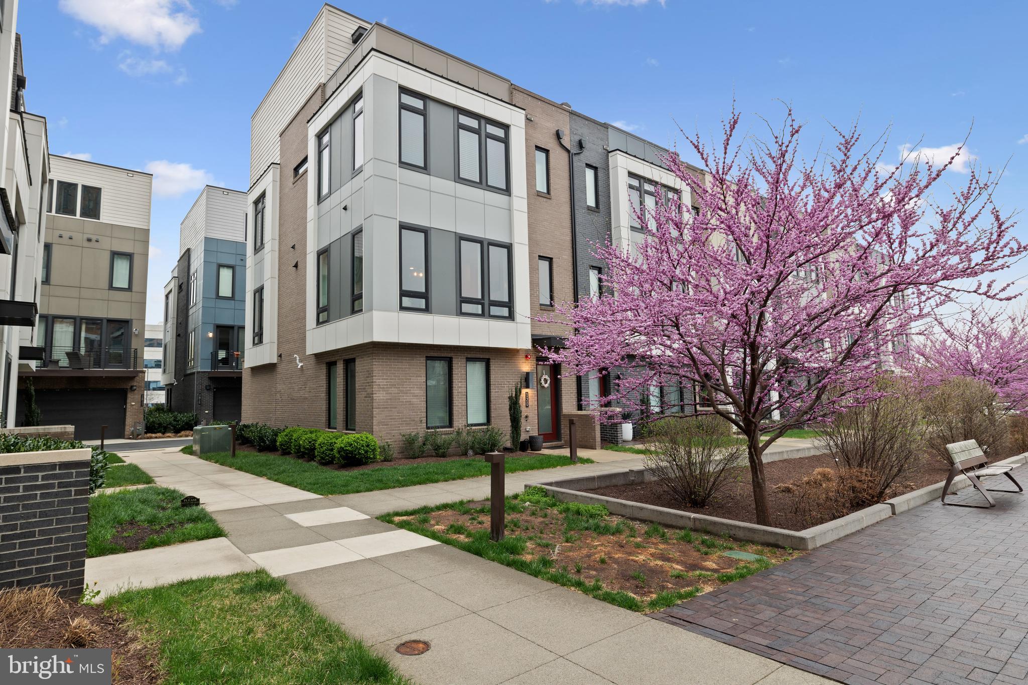 EISENHOWER SQUARE - Residential Lease
