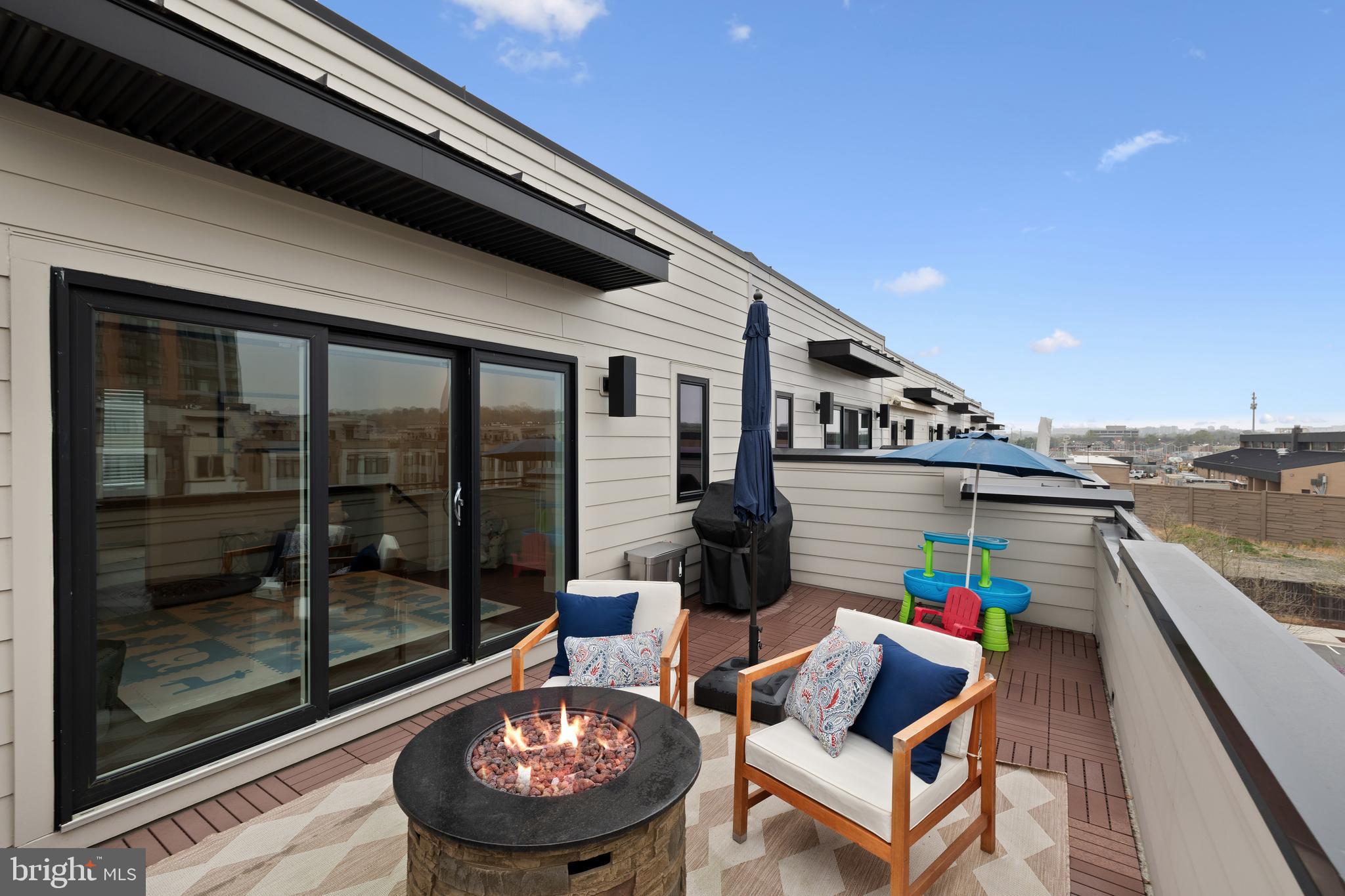 EISENHOWER SQUARE - Residential Lease