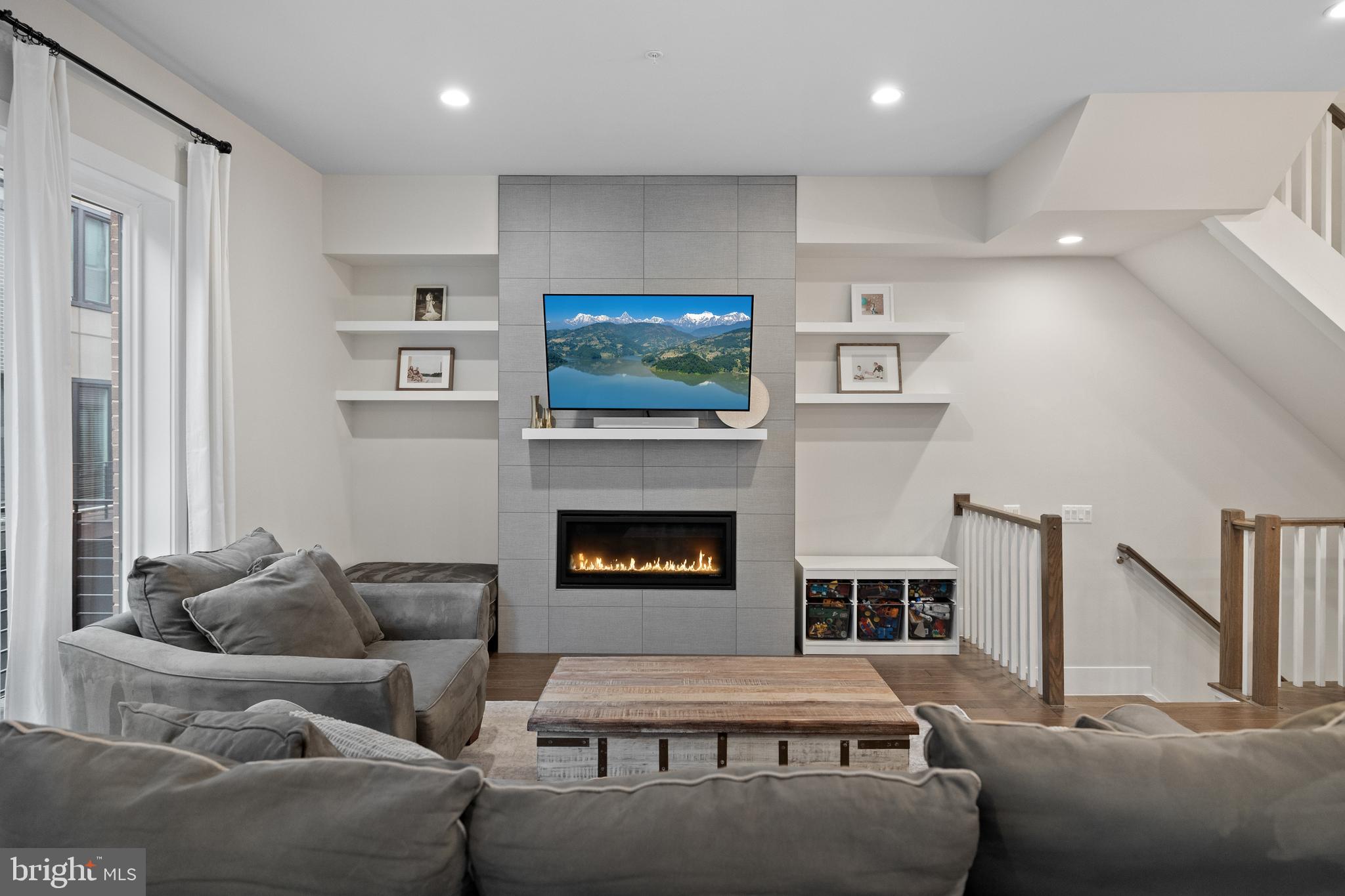 EISENHOWER SQUARE - Residential Lease