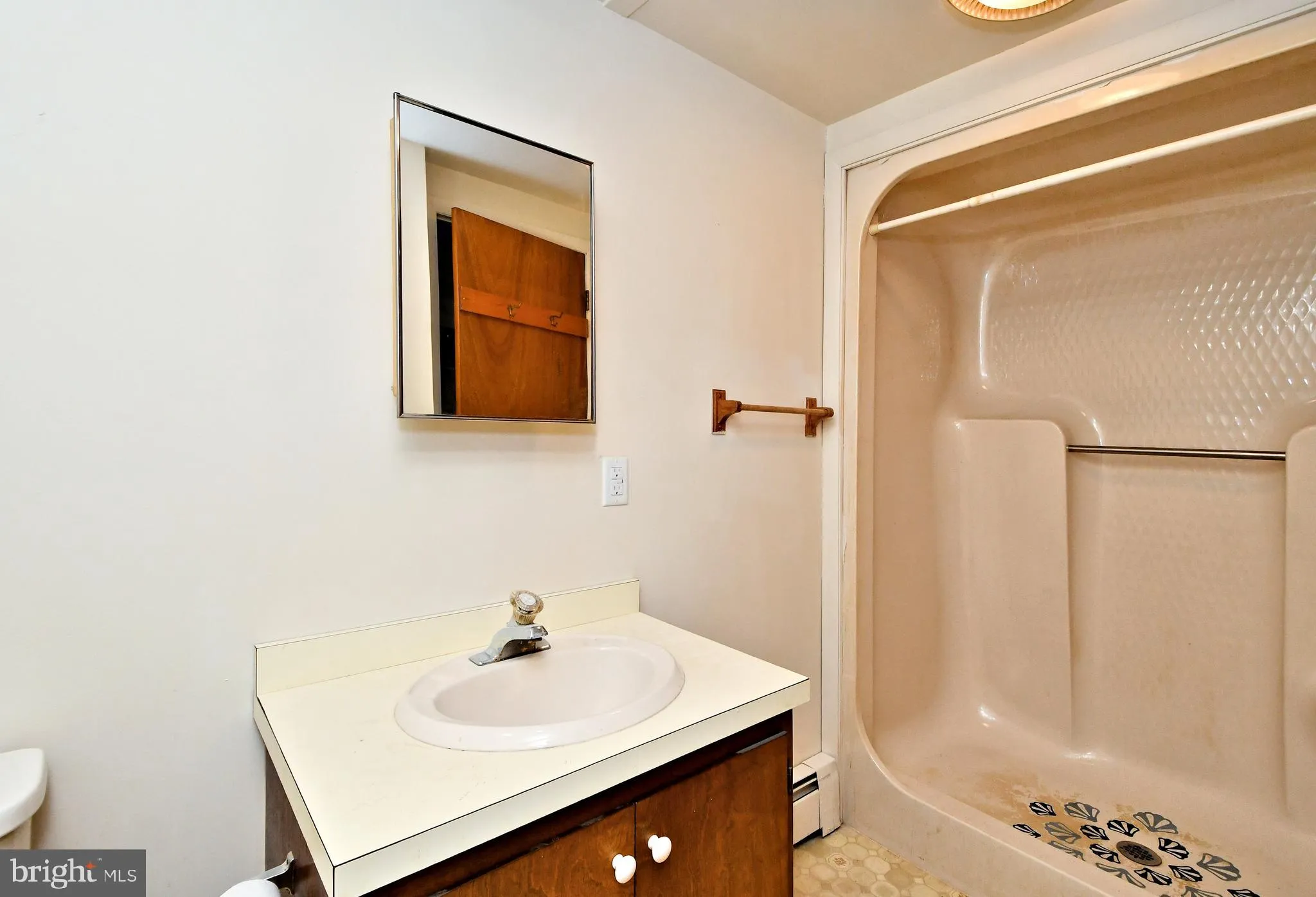 North Wales, Pennsylvania 19454, United States, 3 Bedrooms Bedrooms, ,2 BathroomsBathrooms,Residential,Pending,9138