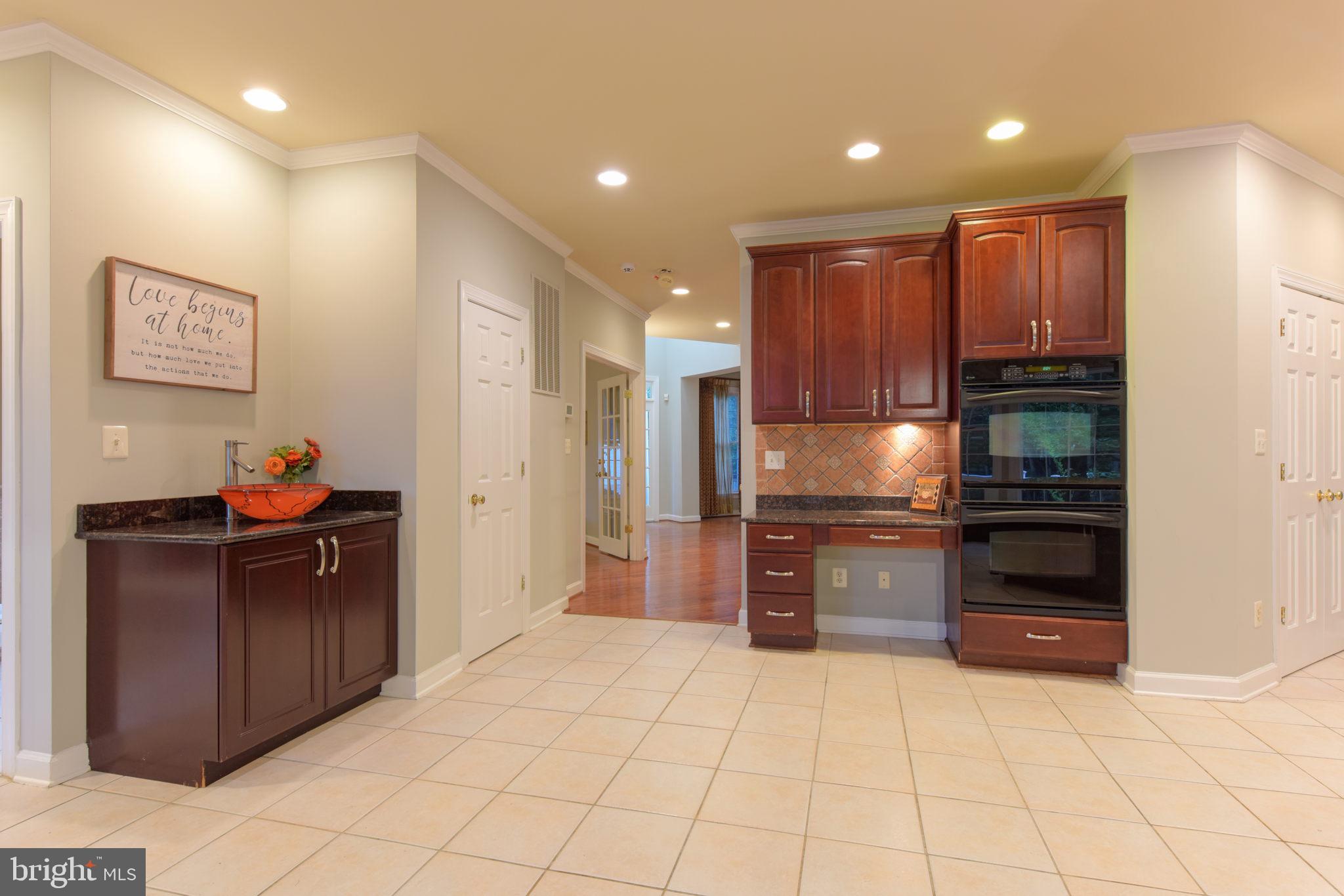 TYSONS EXECUTIVE VILLAGE - Residential