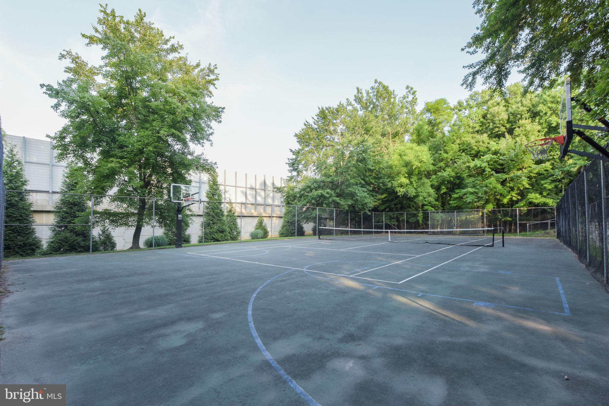 TYSONS EXECUTIVE VILLAGE - Residential