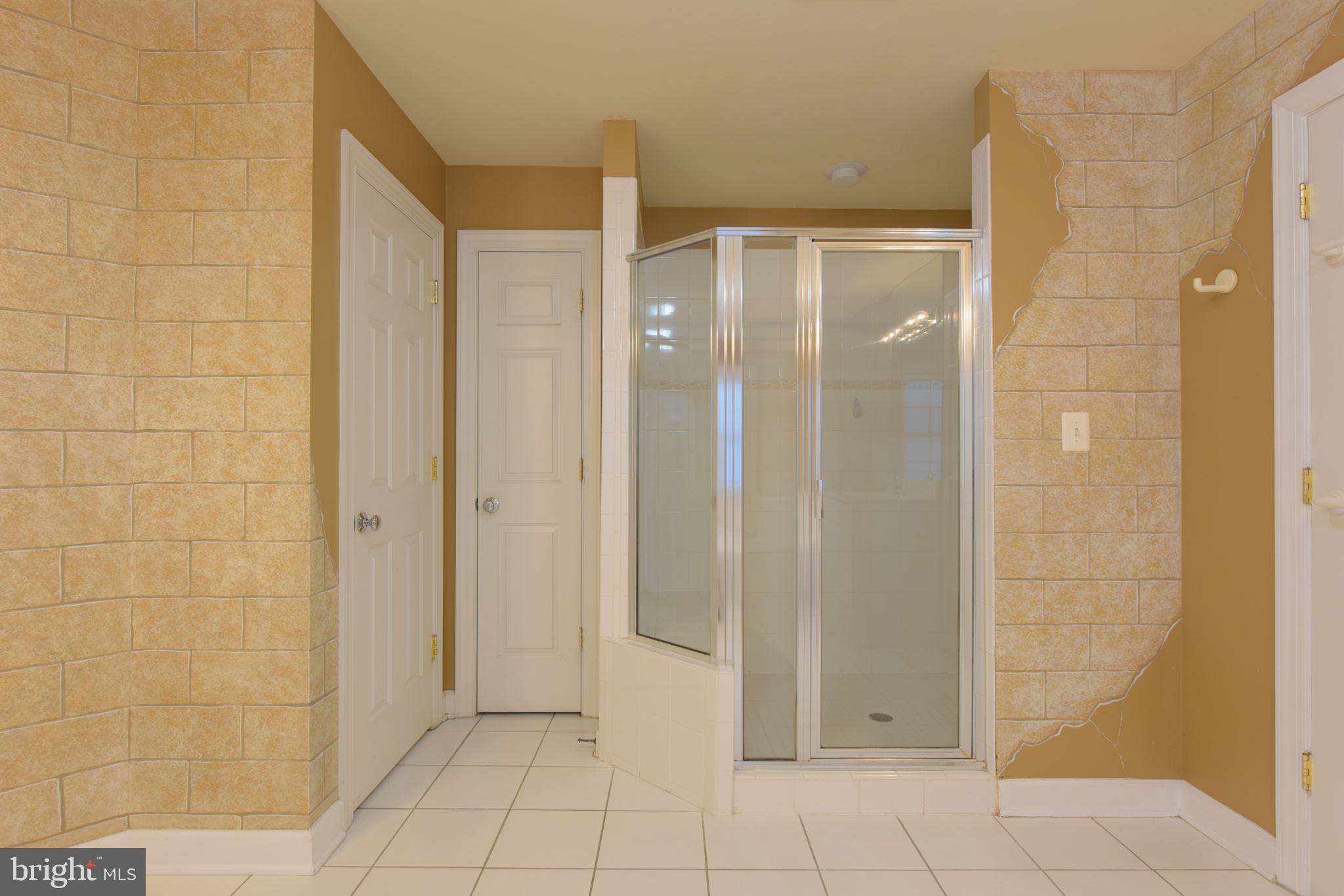 TYSONS EXECUTIVE VILLAGE - Residential