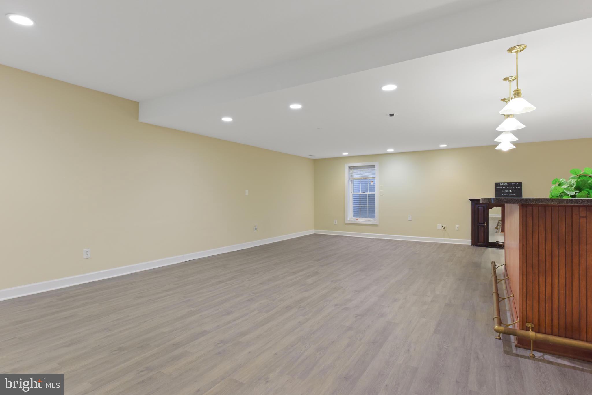 TYSONS EXECUTIVE VILLAGE - Residential