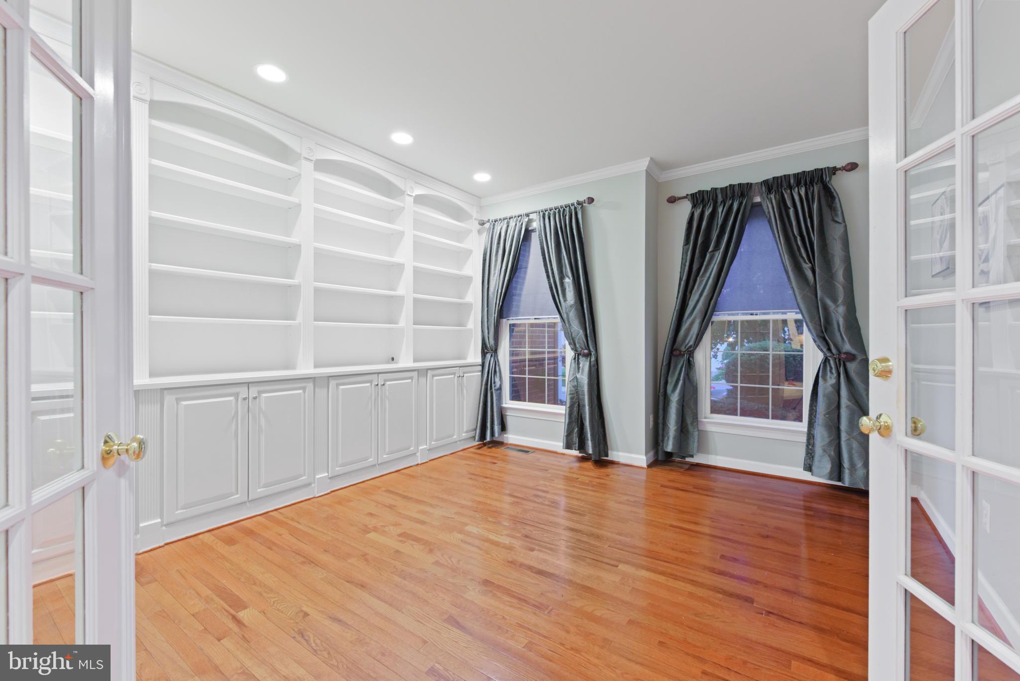 TYSONS EXECUTIVE VILLAGE - Residential