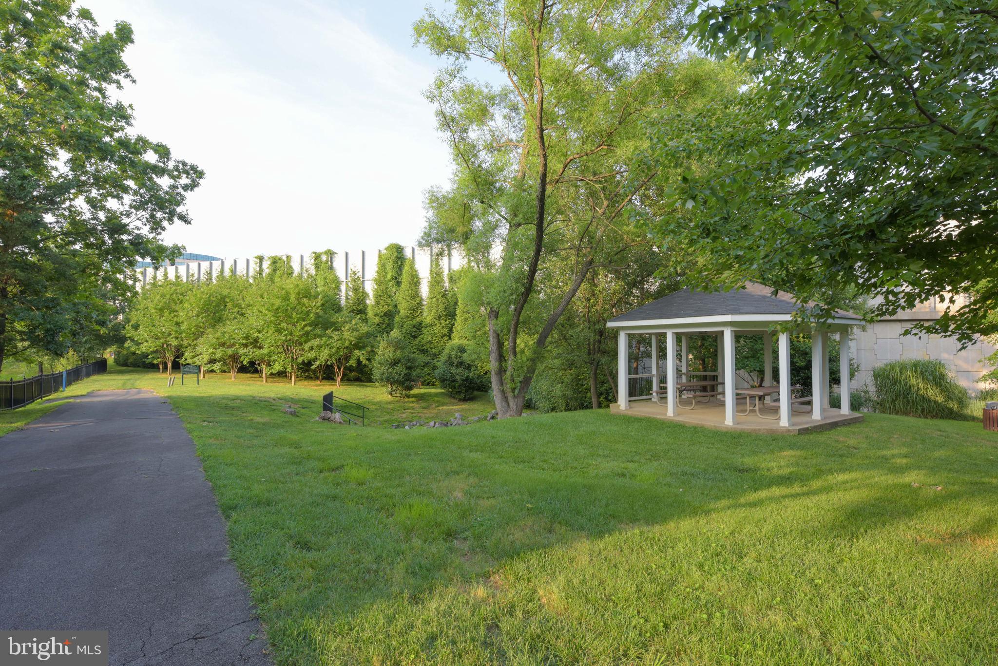 TYSONS EXECUTIVE VILLAGE - Residential