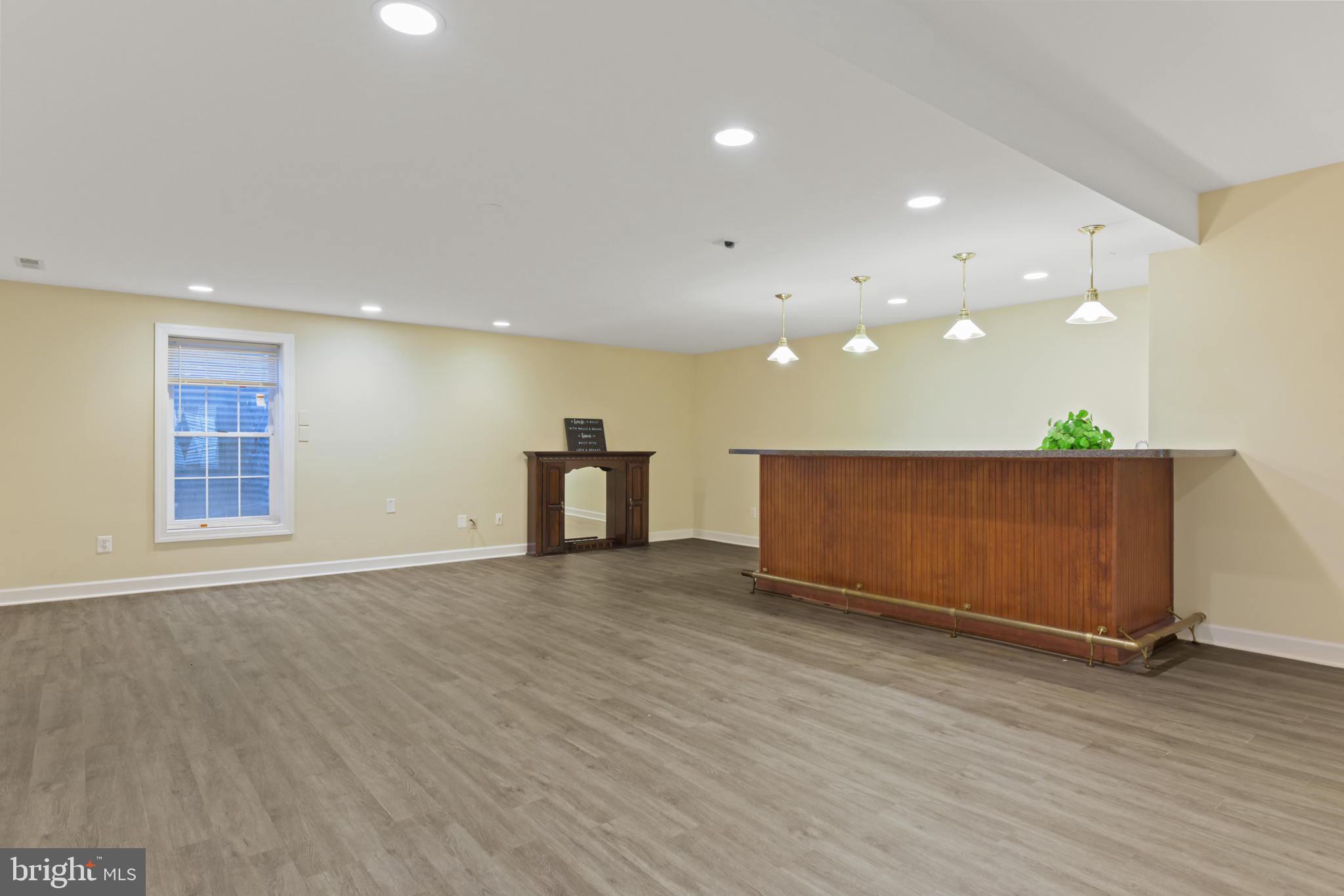 TYSONS EXECUTIVE VILLAGE - Residential