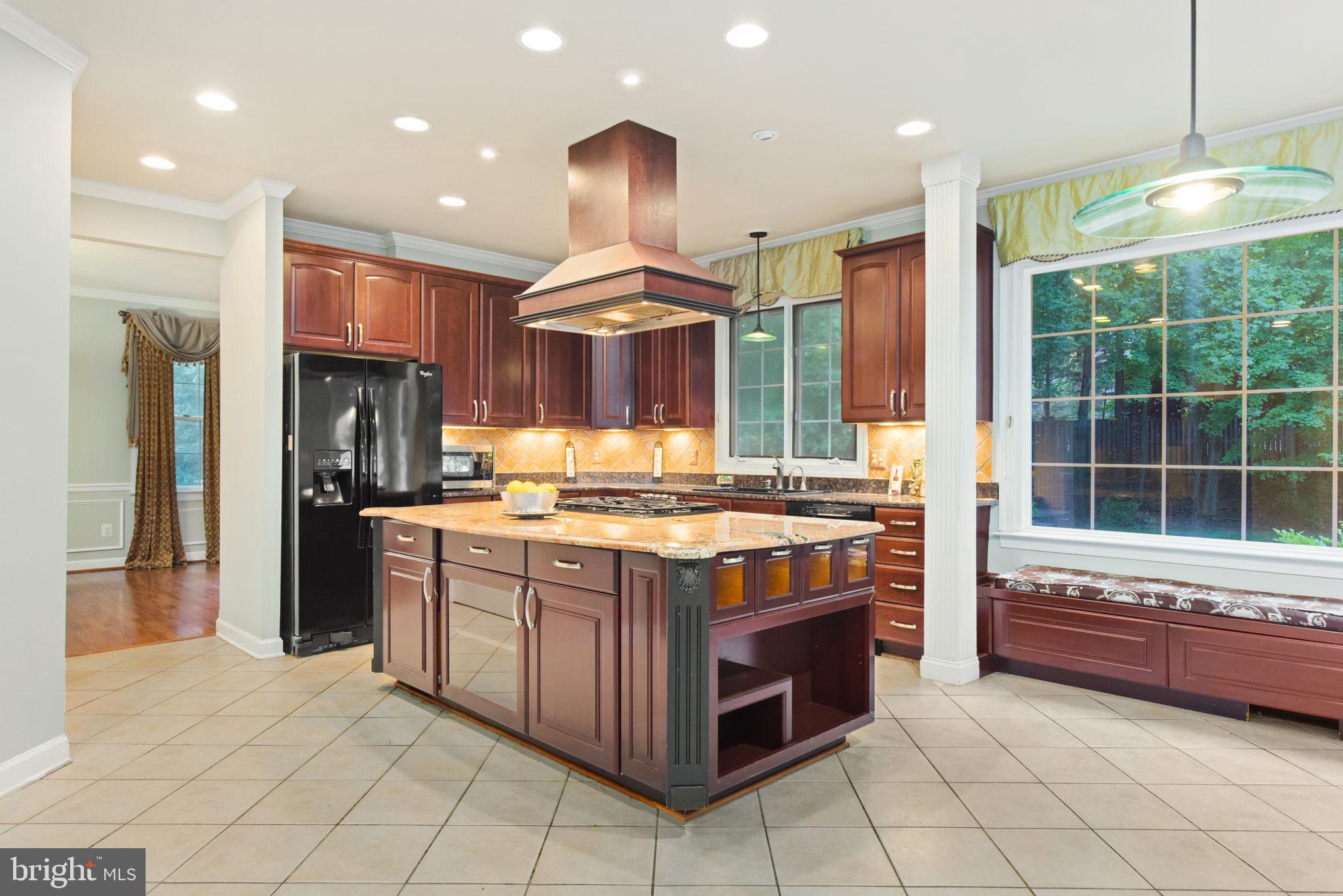 TYSONS EXECUTIVE VILLAGE - Residential