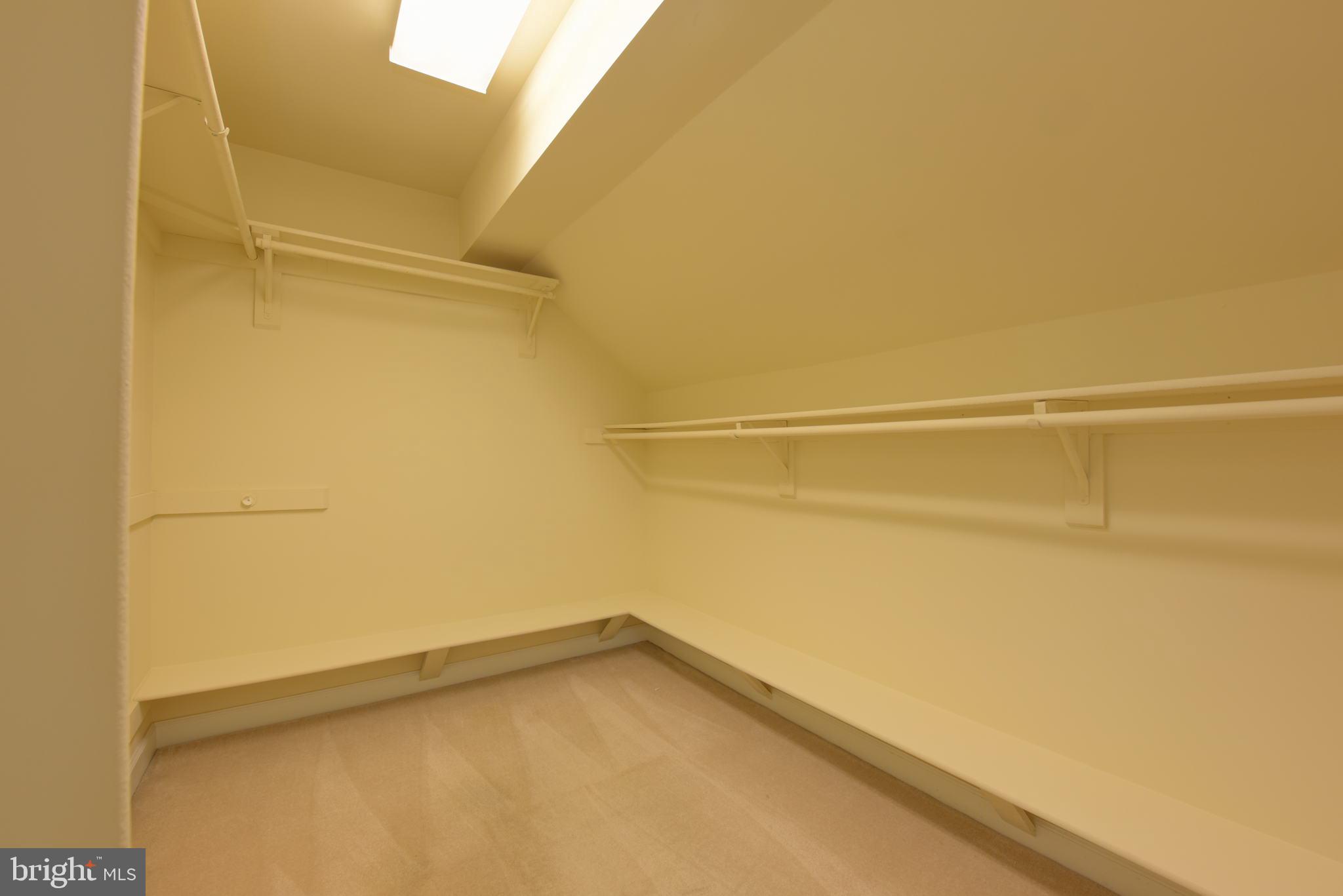 TYSONS EXECUTIVE VILLAGE - Residential