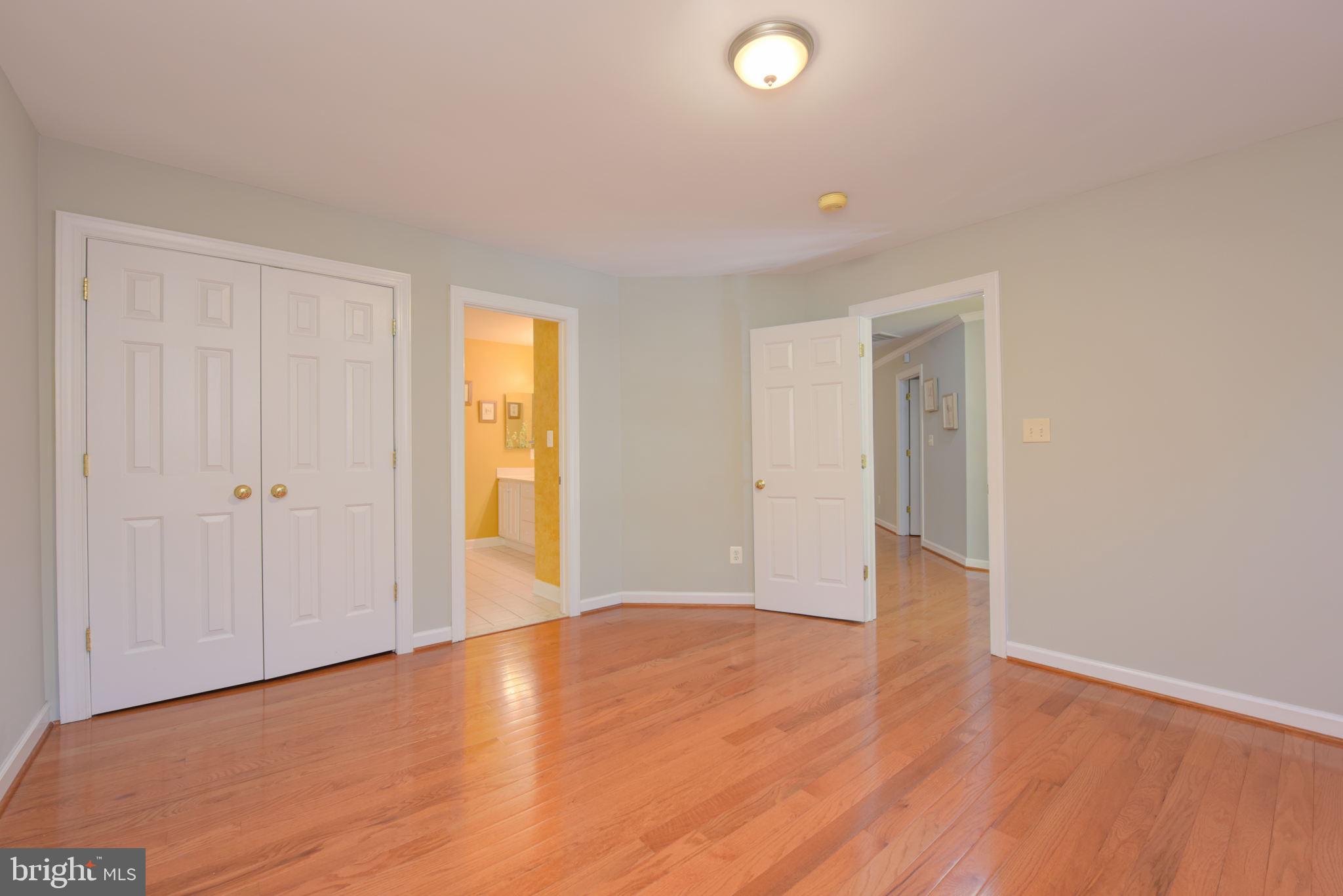 TYSONS EXECUTIVE VILLAGE - Residential