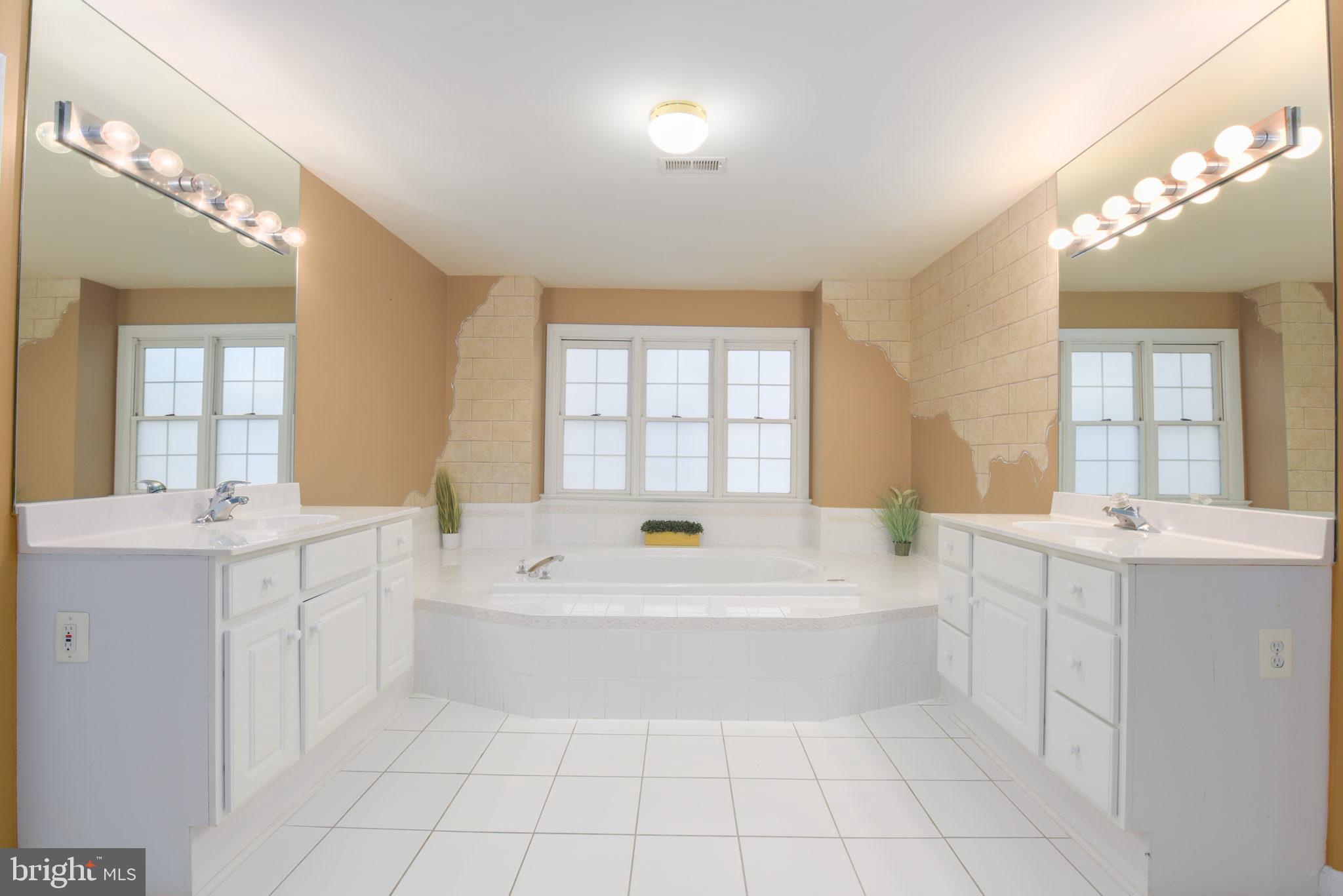 TYSONS EXECUTIVE VILLAGE - Residential