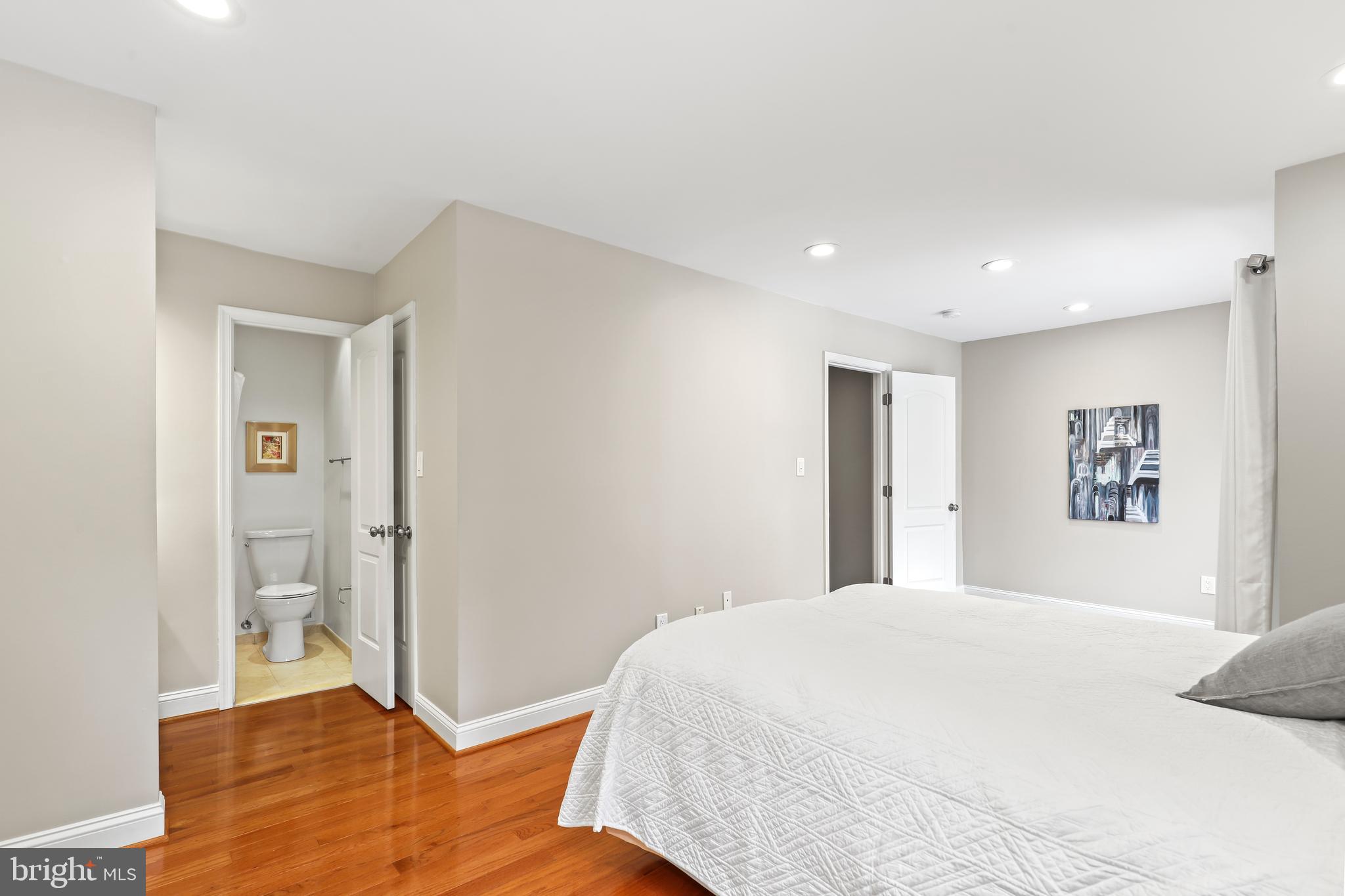 NEWINGTON STATION - Residential