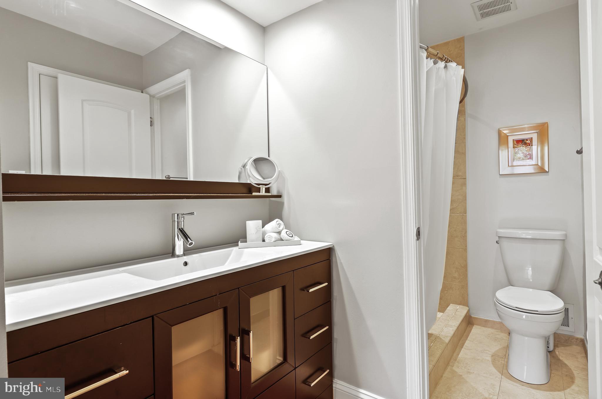 NEWINGTON STATION - Residential