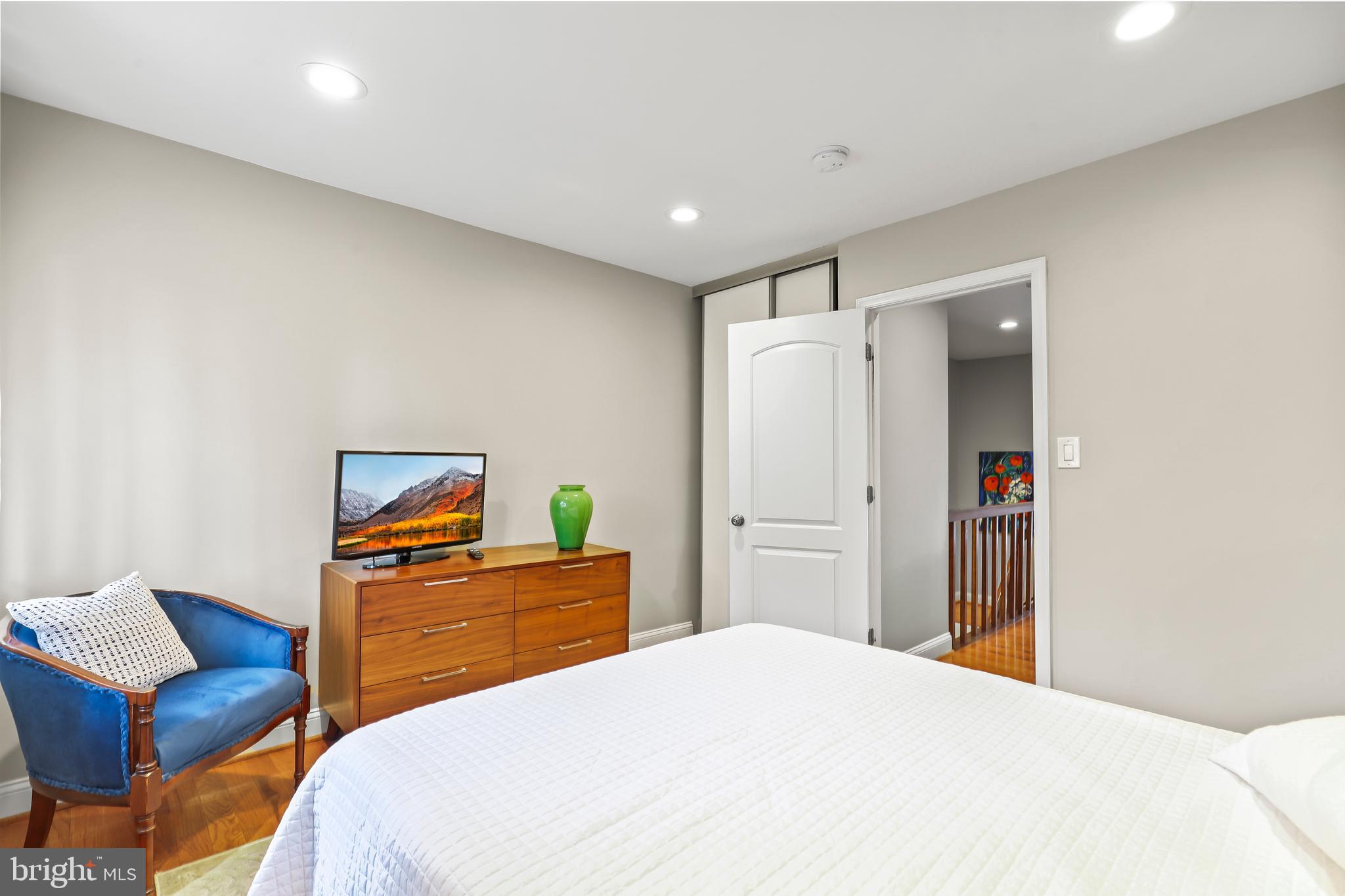 NEWINGTON STATION - Residential