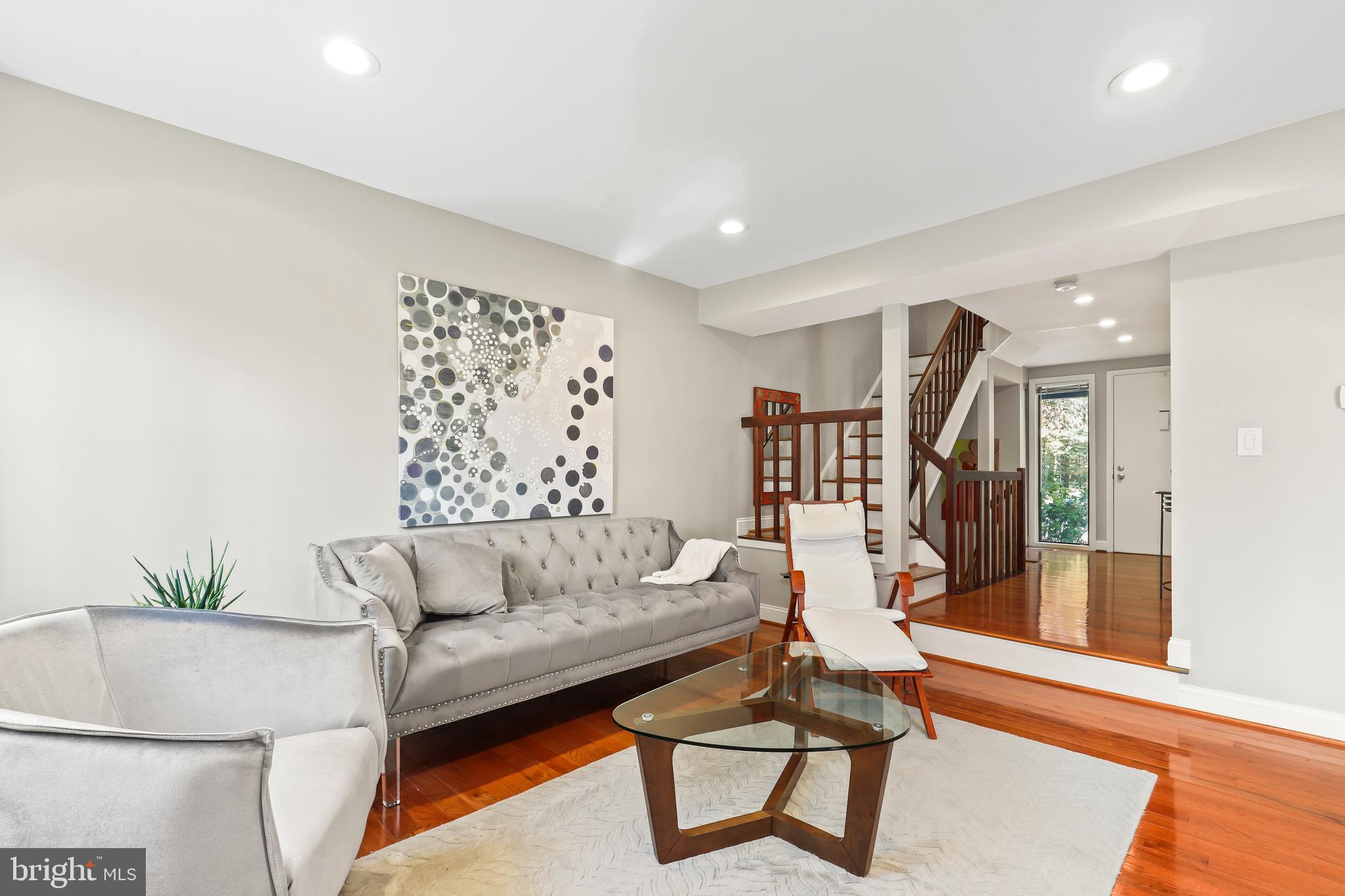 NEWINGTON STATION - Residential