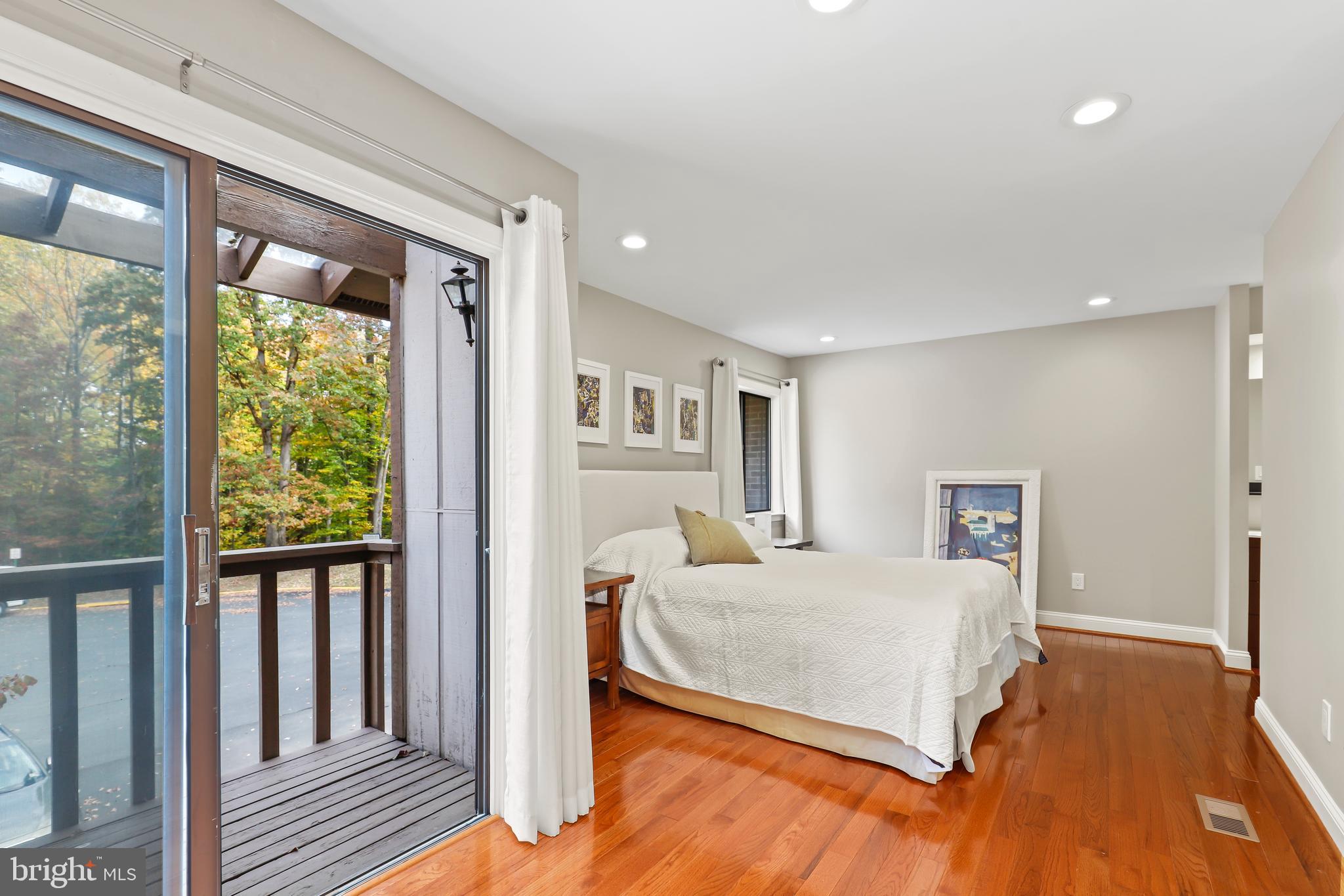 NEWINGTON STATION - Residential