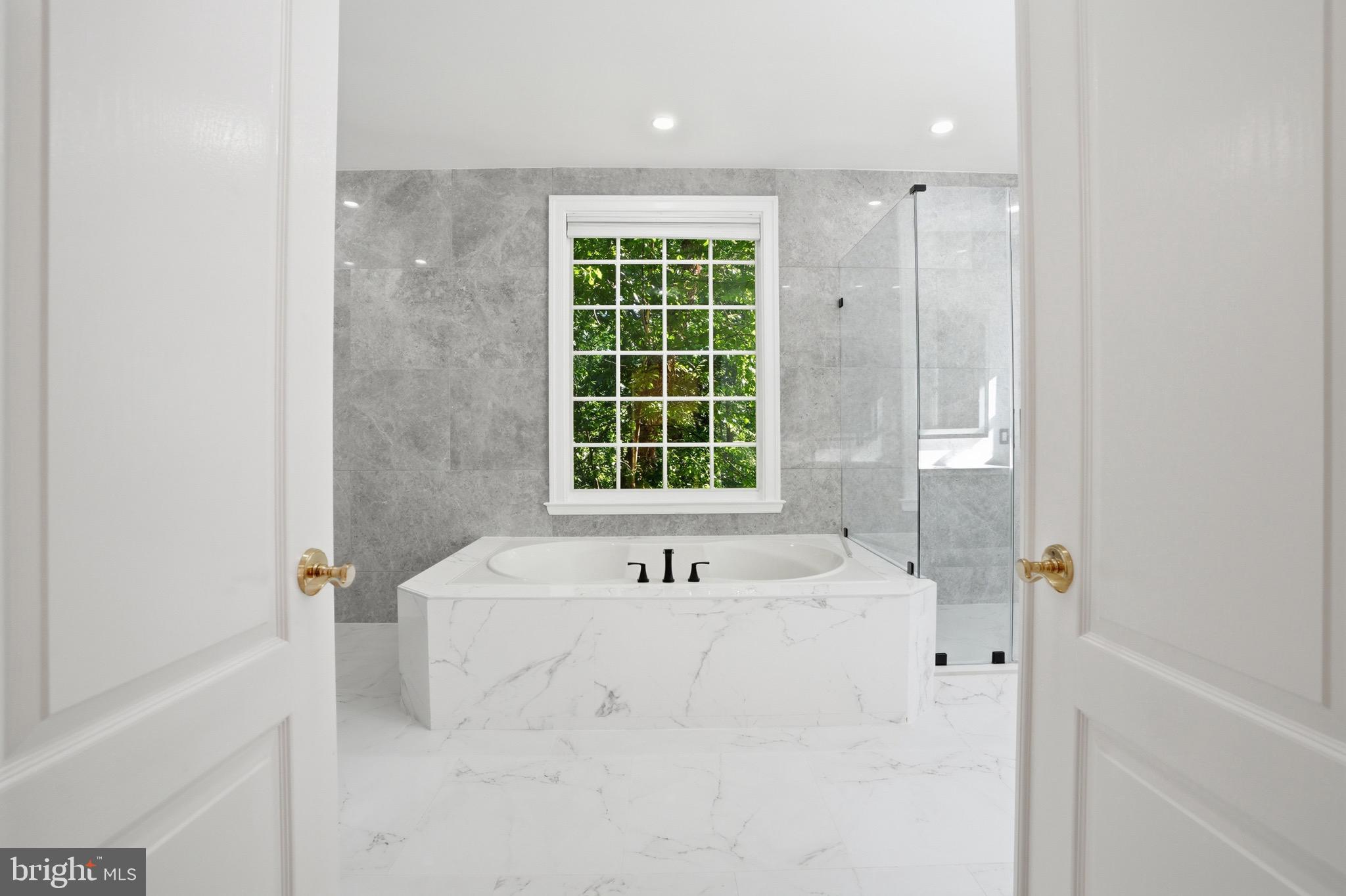 MCLEAN FALLS AT CHINQUAP - Residential