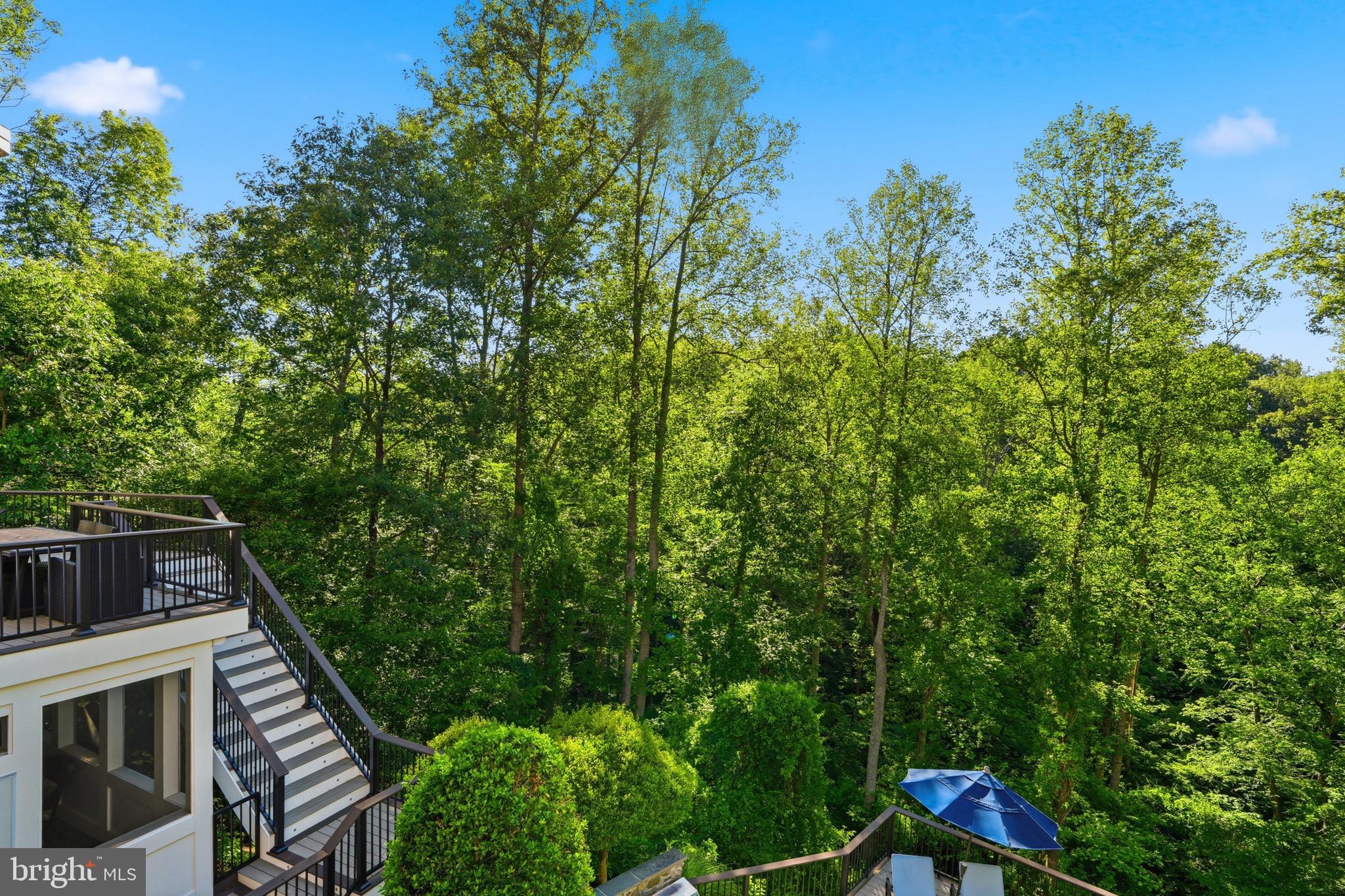 MCLEAN FALLS AT CHINQUAP - Residential