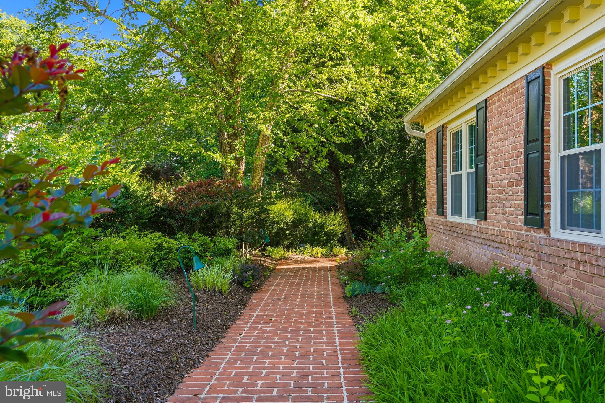 MCLEAN FALLS AT CHINQUAP - Residential