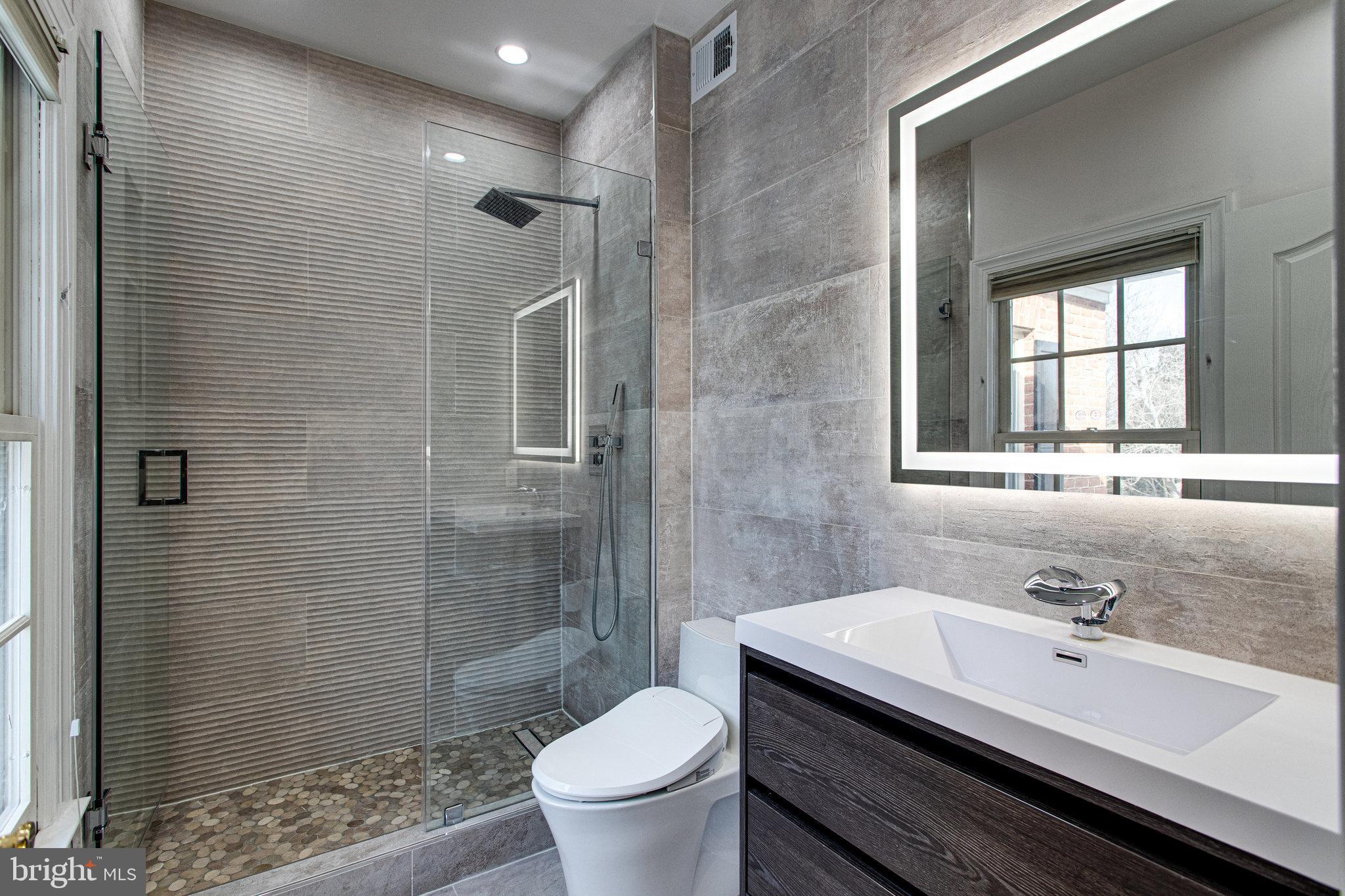 MCLEAN FALLS AT CHINQUAP - Residential