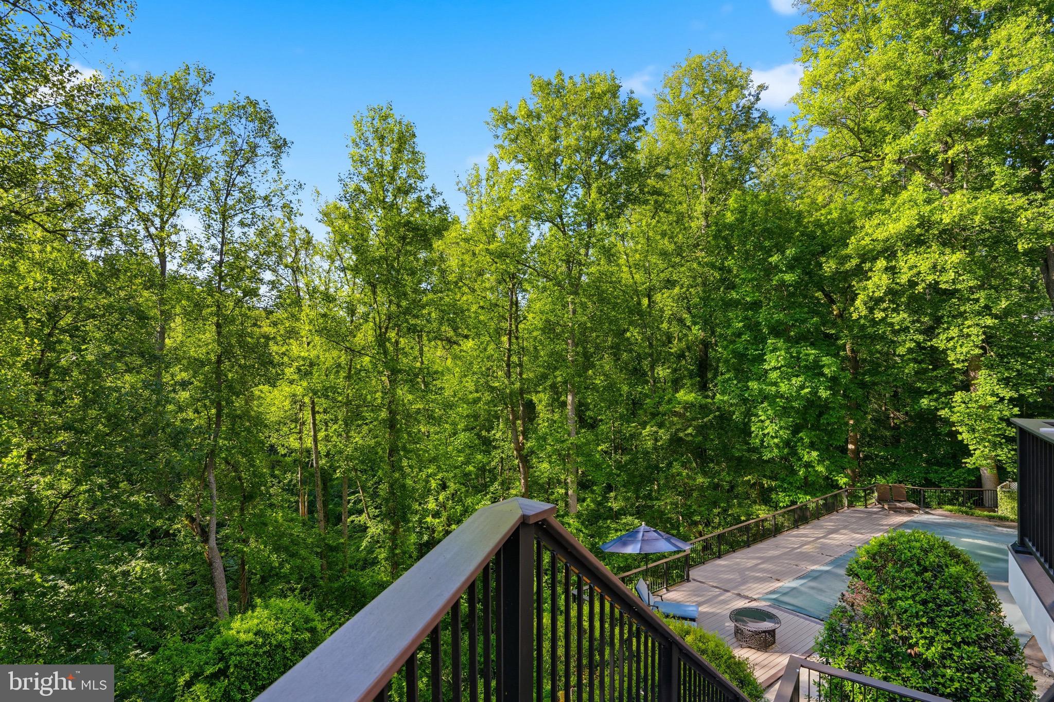 MCLEAN FALLS AT CHINQUAP - Residential