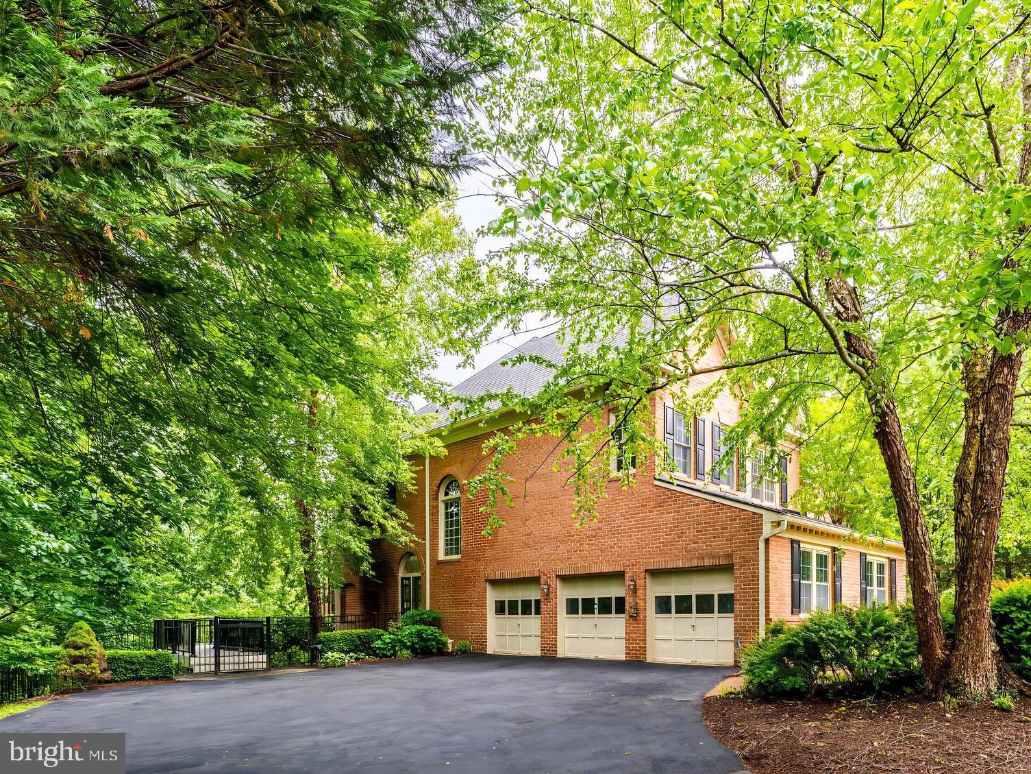 MCLEAN FALLS AT CHINQUAP - Residential