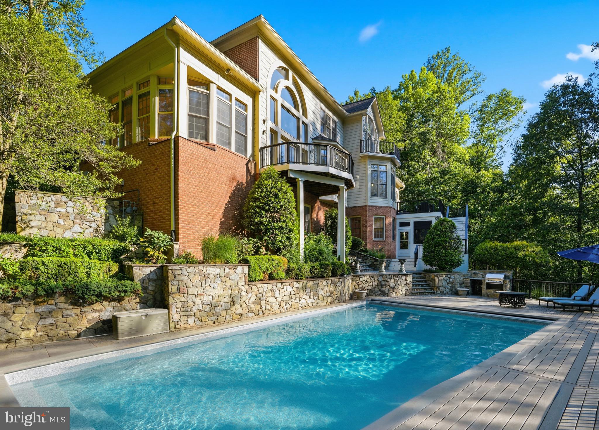 MCLEAN FALLS AT CHINQUAP - Residential