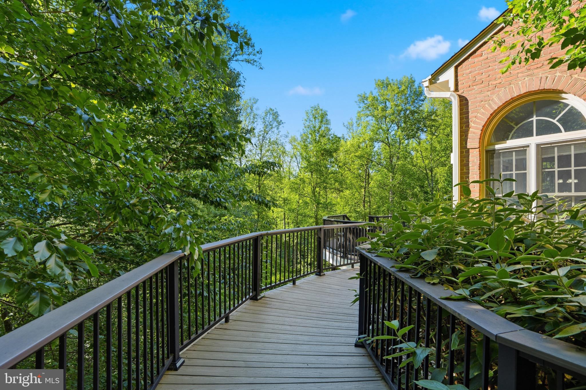 MCLEAN FALLS AT CHINQUAP - Residential