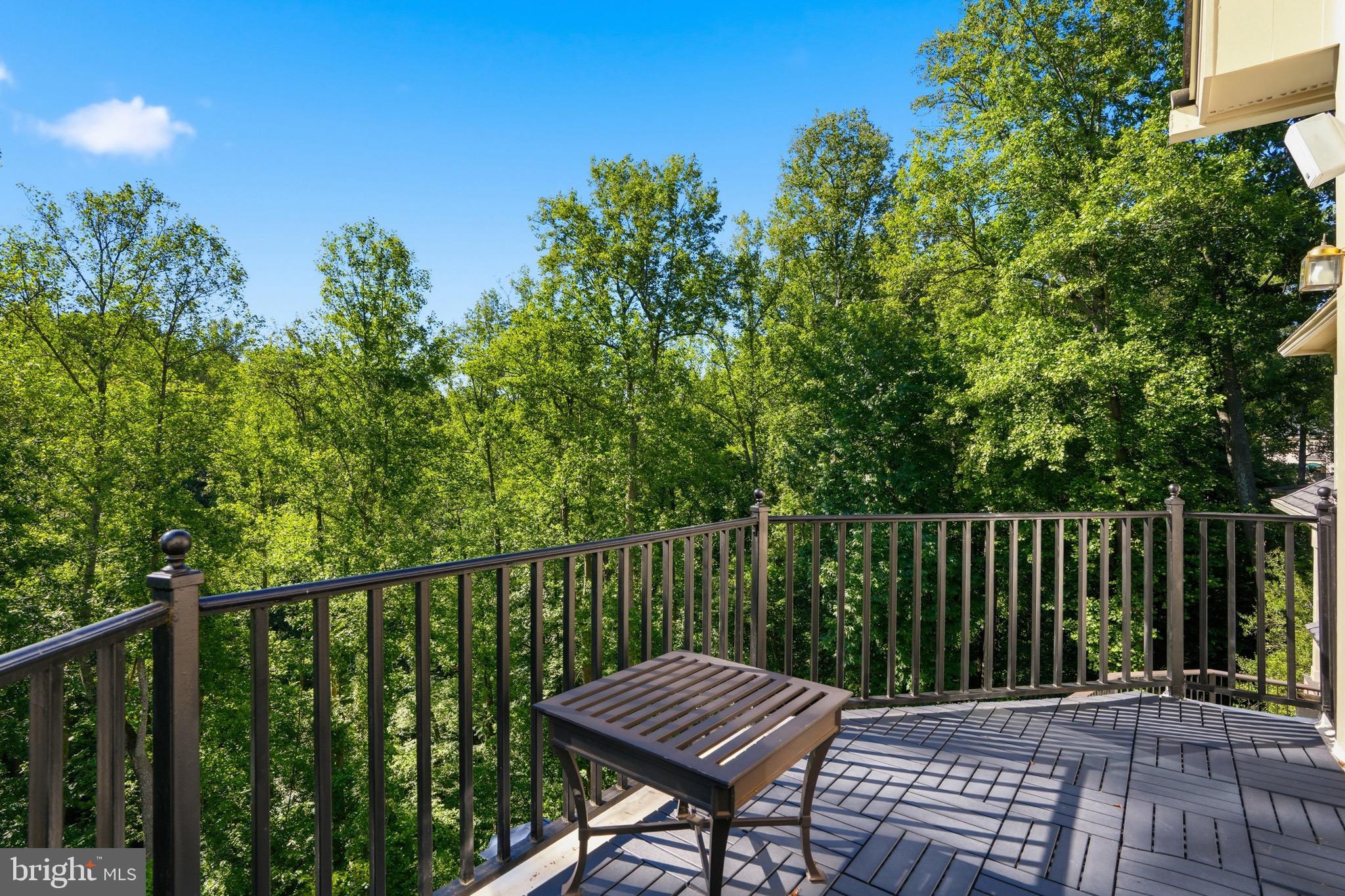 MCLEAN FALLS AT CHINQUAP - Residential