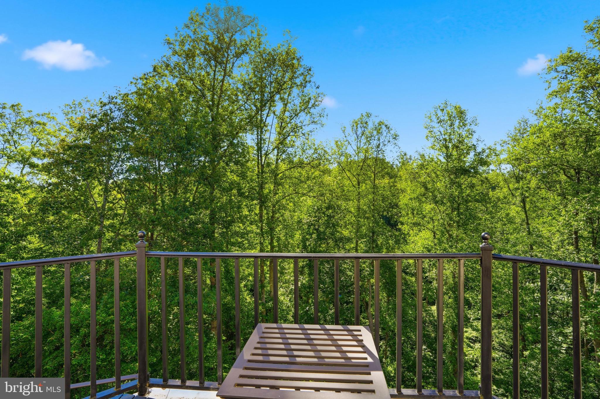 MCLEAN FALLS AT CHINQUAP - Residential