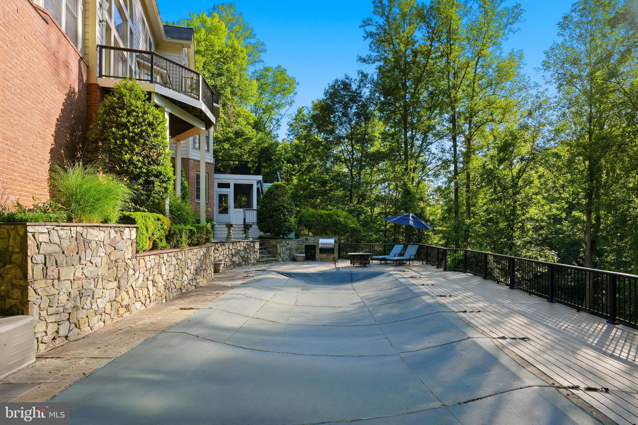 MCLEAN FALLS AT CHINQUAP - Residential