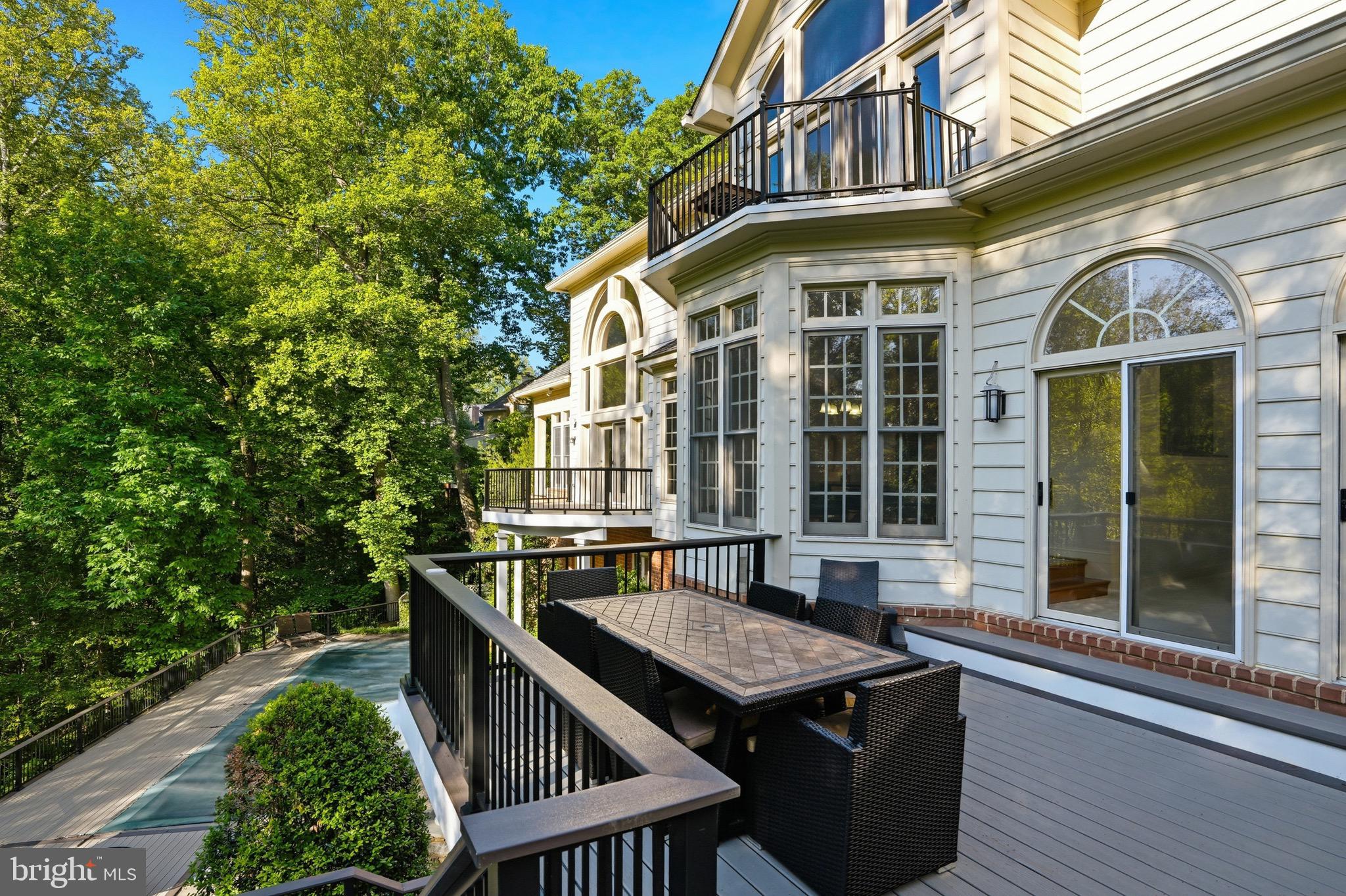MCLEAN FALLS AT CHINQUAP - Residential