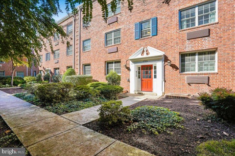 Photo of 1730 W Abingdon Drive #T-2, ALEXANDRIA, VA 22314 (MLS # VAAX2067256)