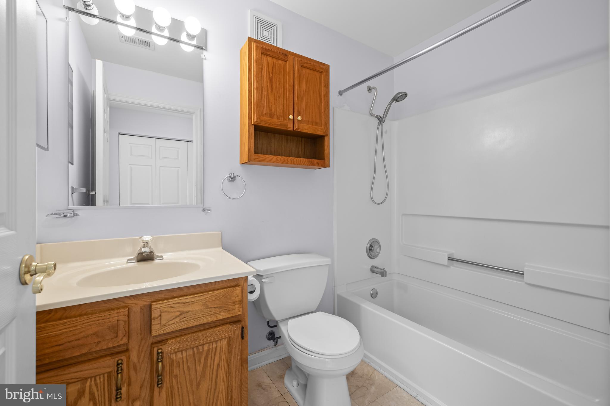 CROMWELL FOUNTAIN - Residential