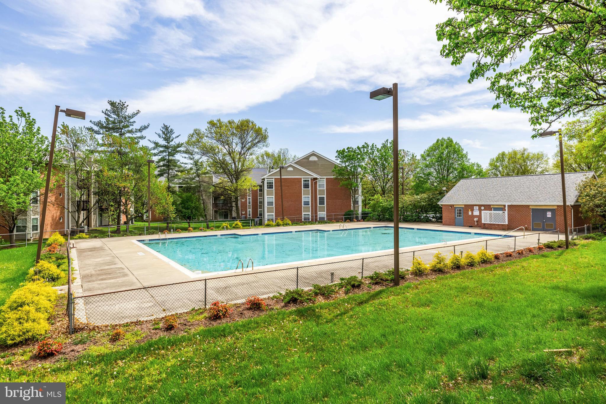 CROMWELL FOUNTAIN - Residential