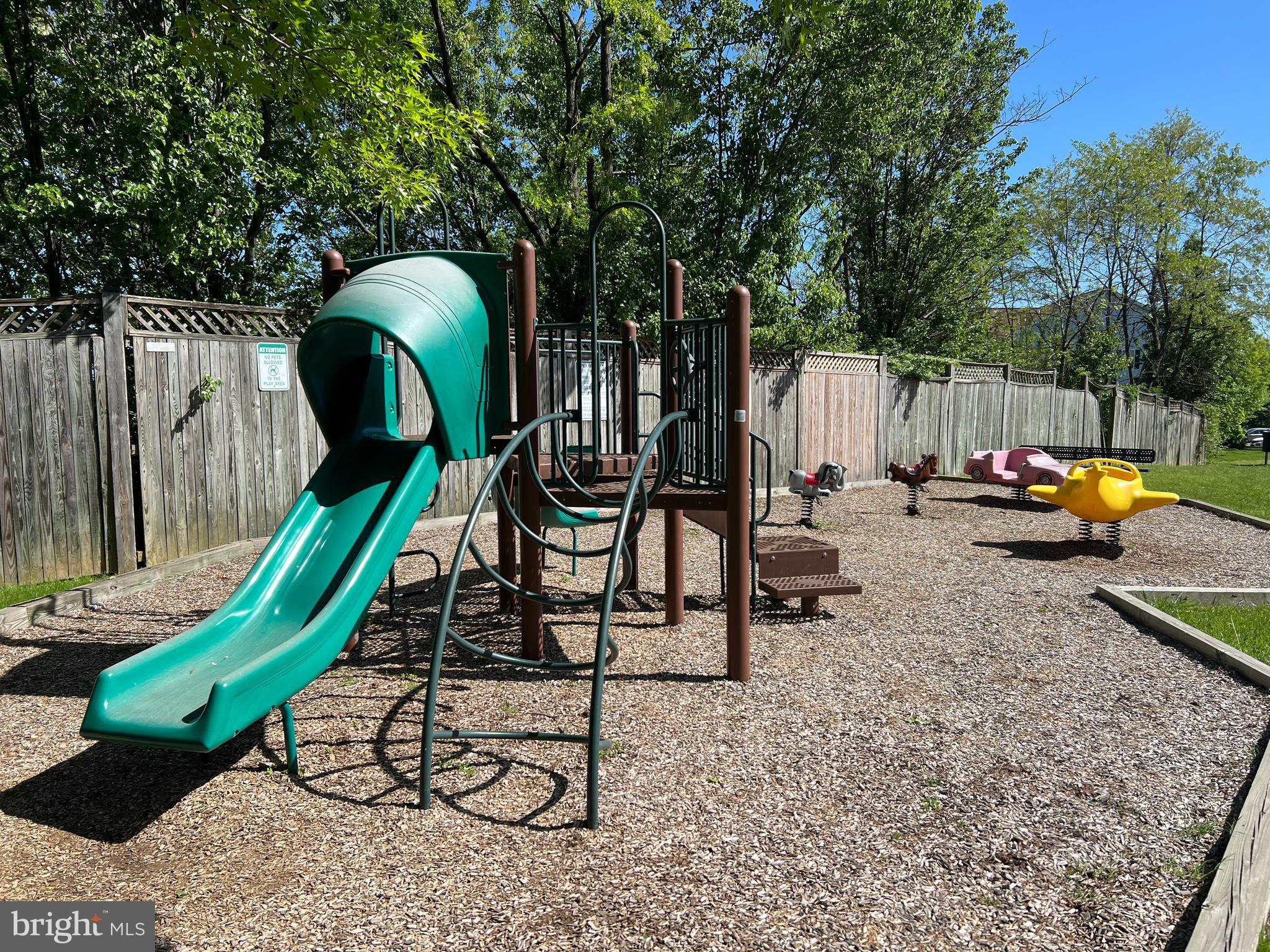 CROMWELL FOUNTAIN - Residential