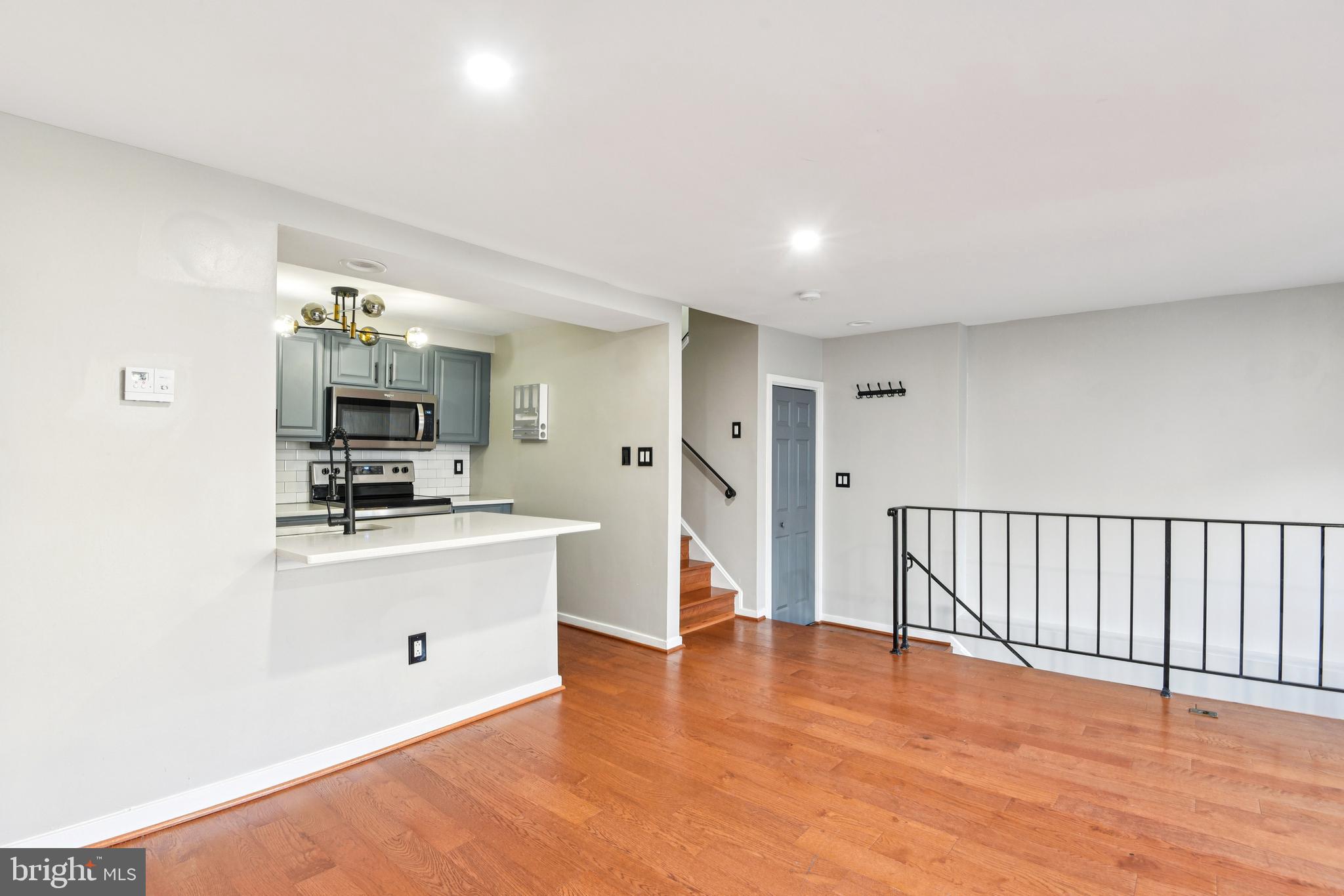 CHRISTOPHER COURT - Residential