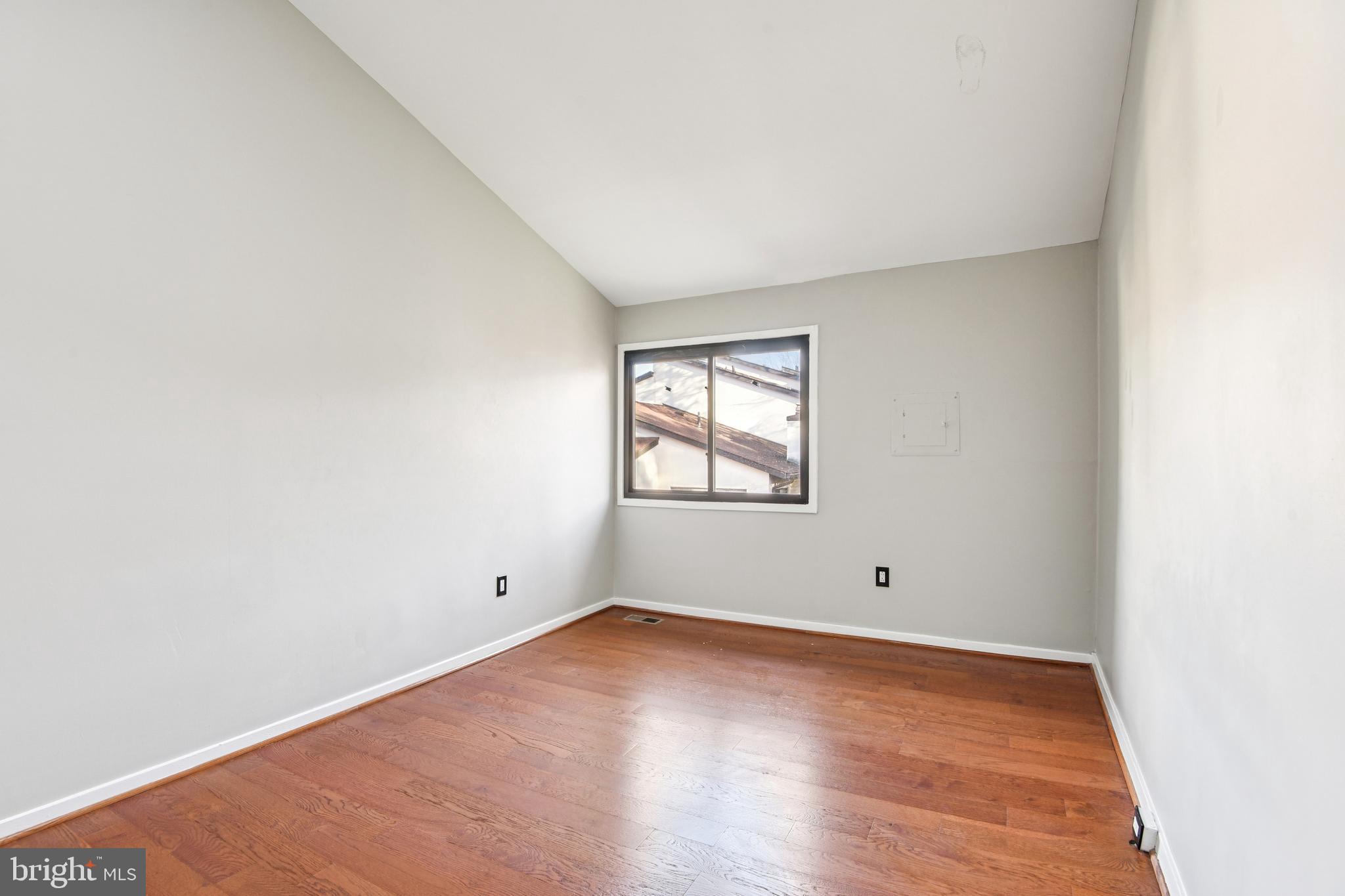 CHRISTOPHER COURT - Residential
