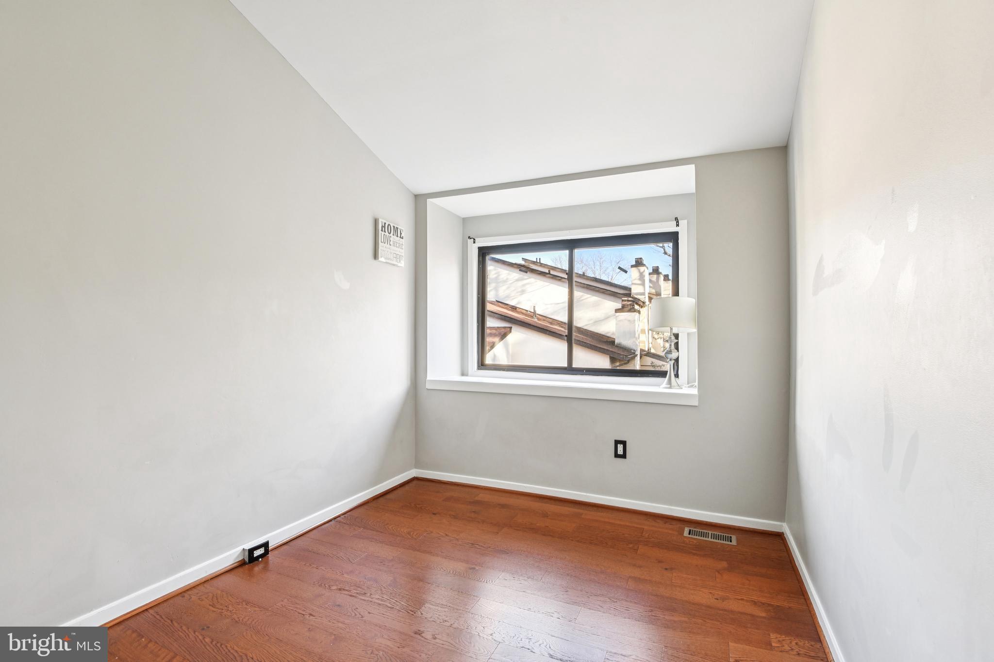 CHRISTOPHER COURT - Residential