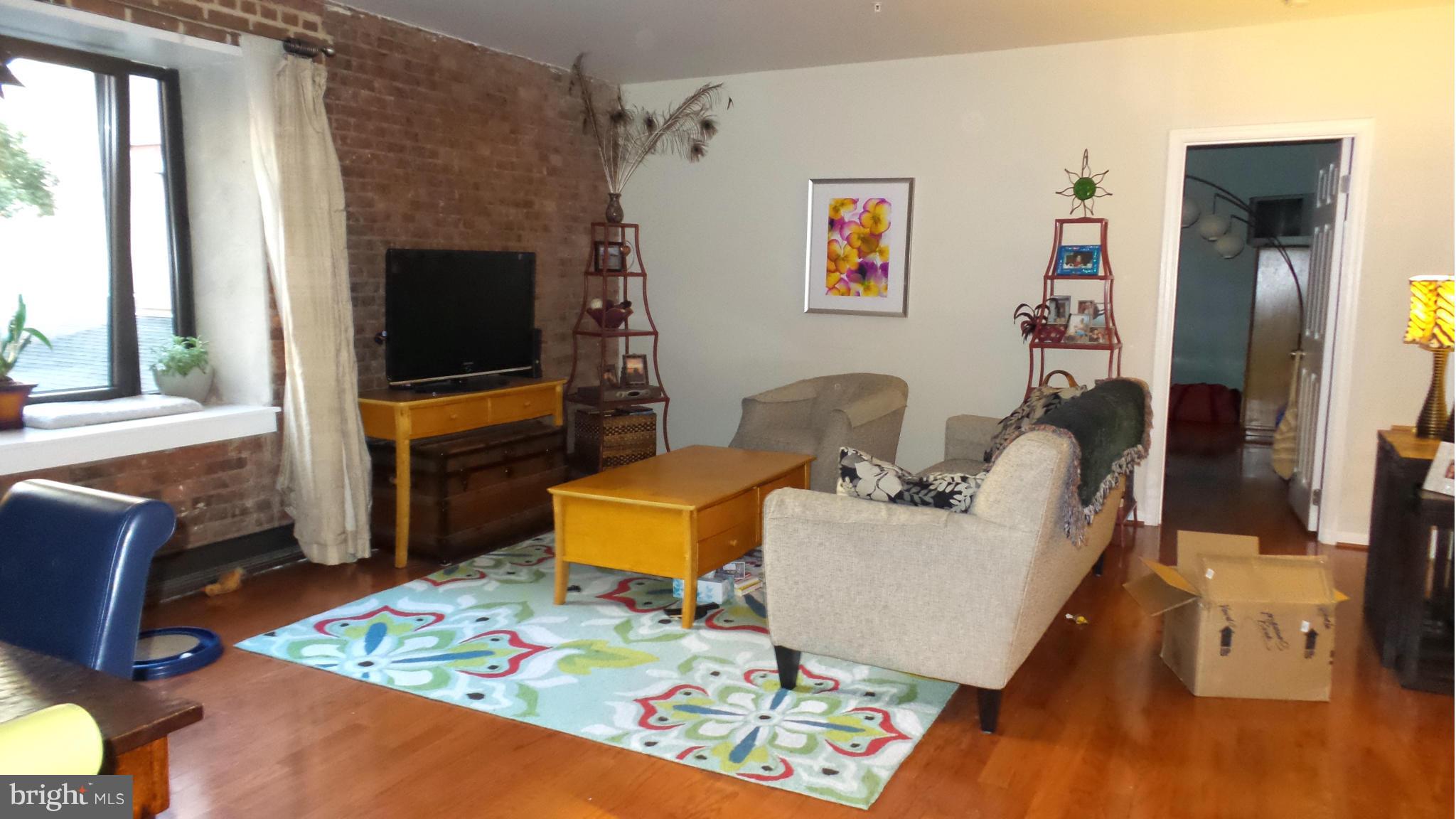 HENDERSON'S WHARF - Residential Lease