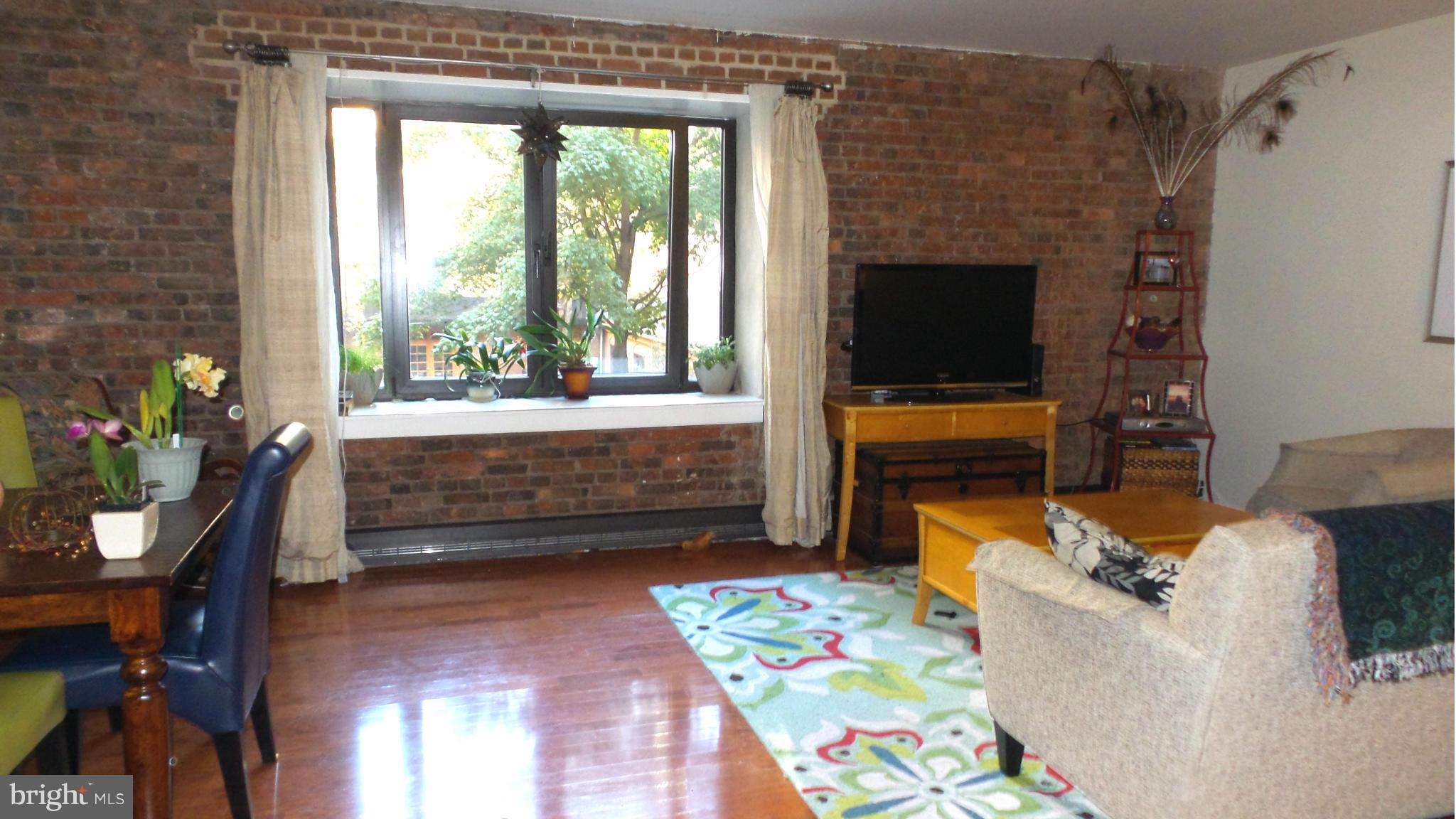 HENDERSON'S WHARF - Residential Lease