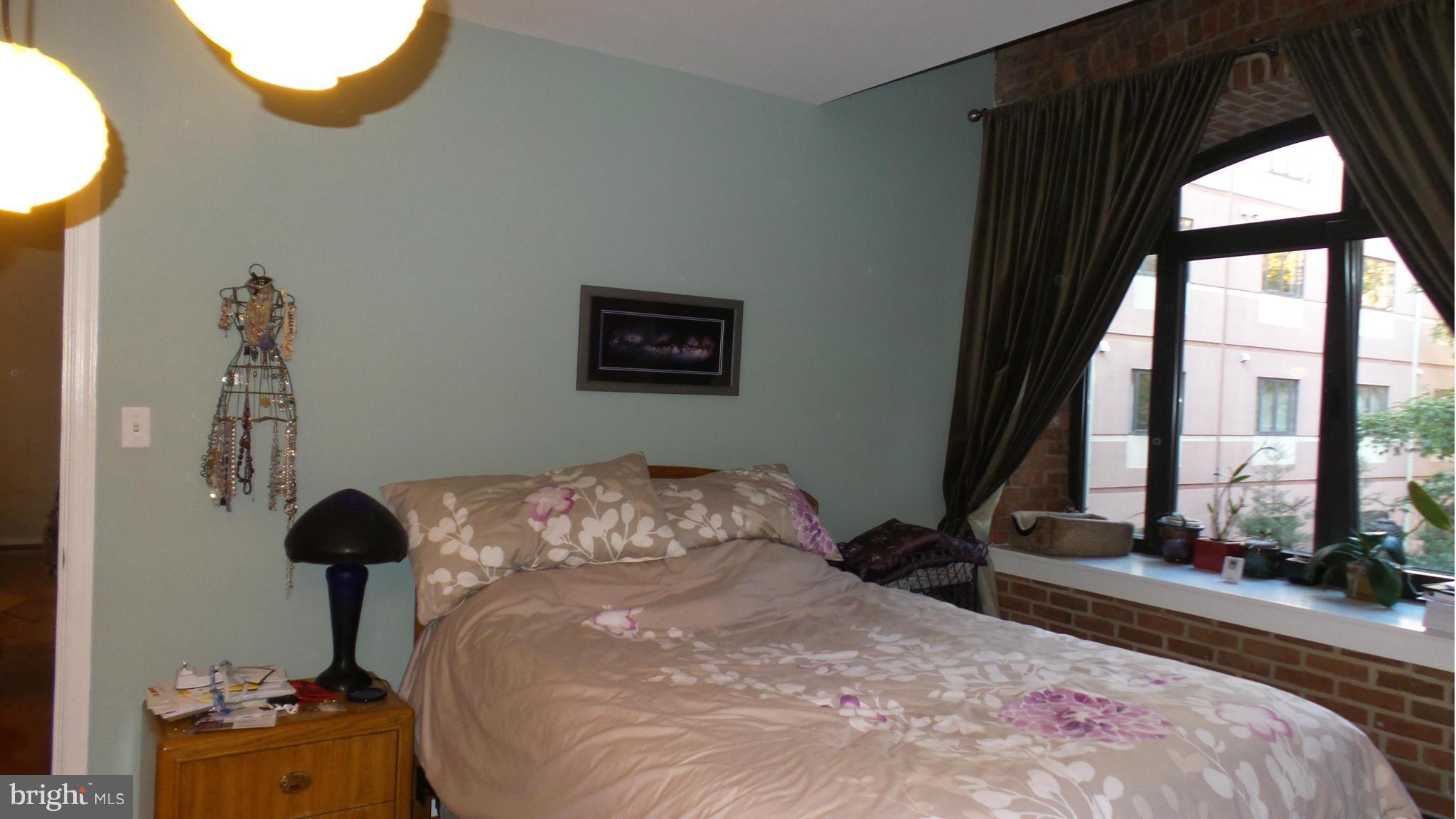 HENDERSON'S WHARF - Residential Lease