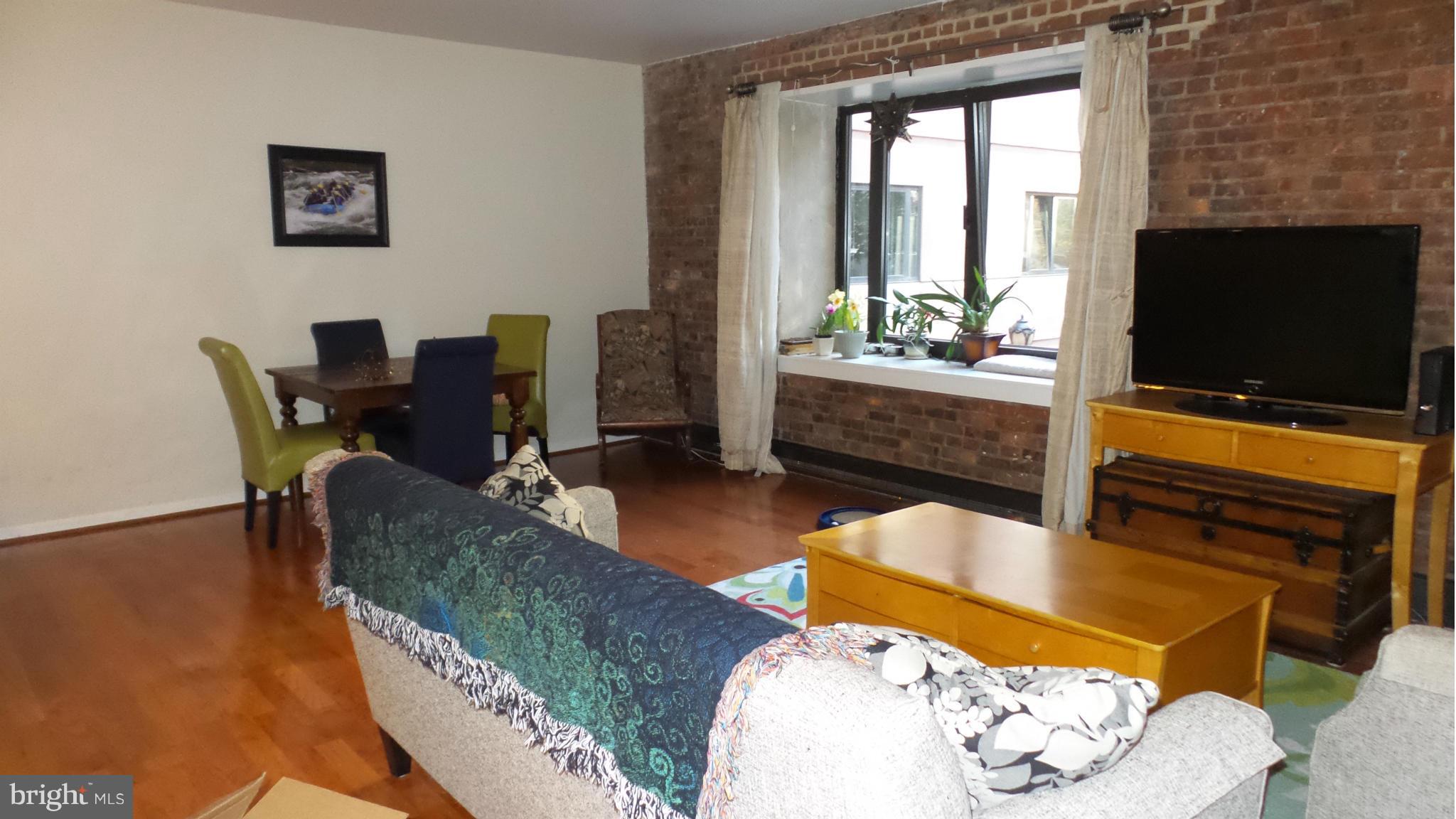 HENDERSON'S WHARF - Residential Lease